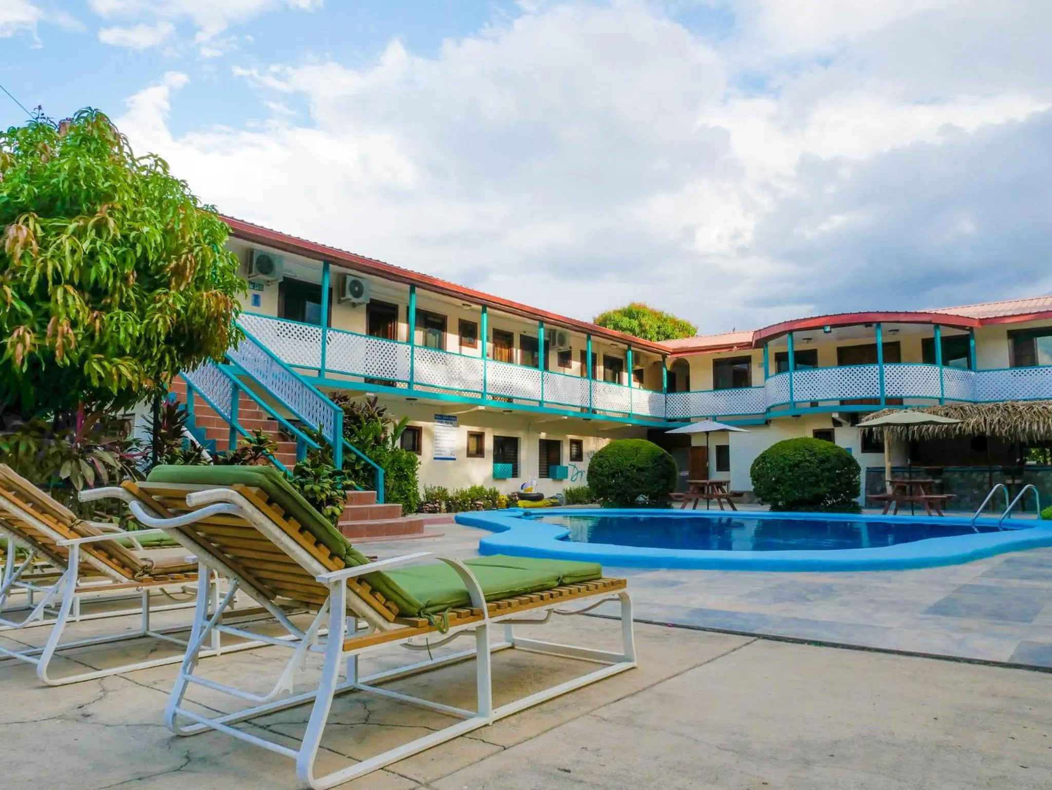 Swimming pool in Drift Inn Cayo