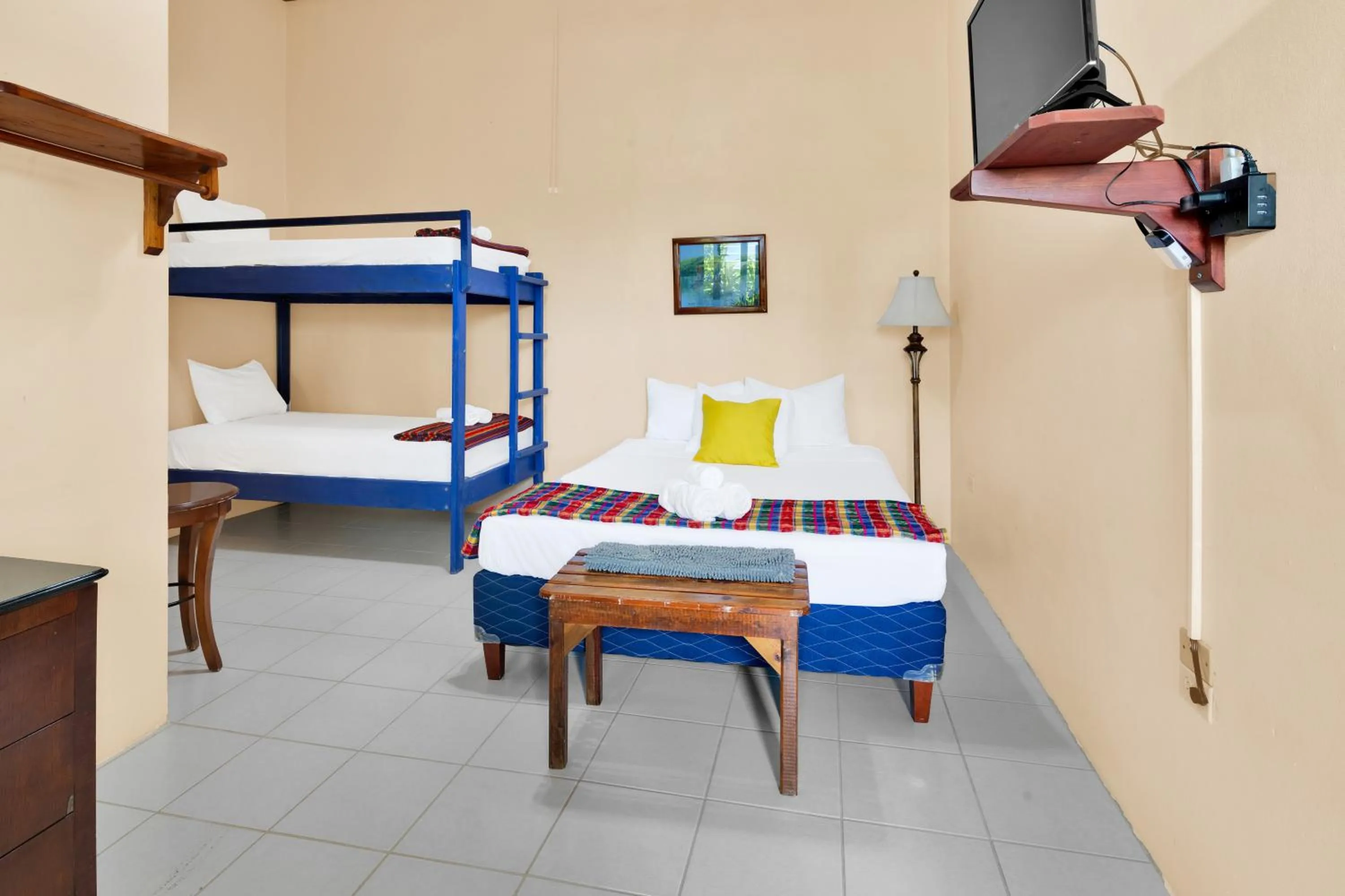 Bedroom, Bed in Drift Inn Cayo