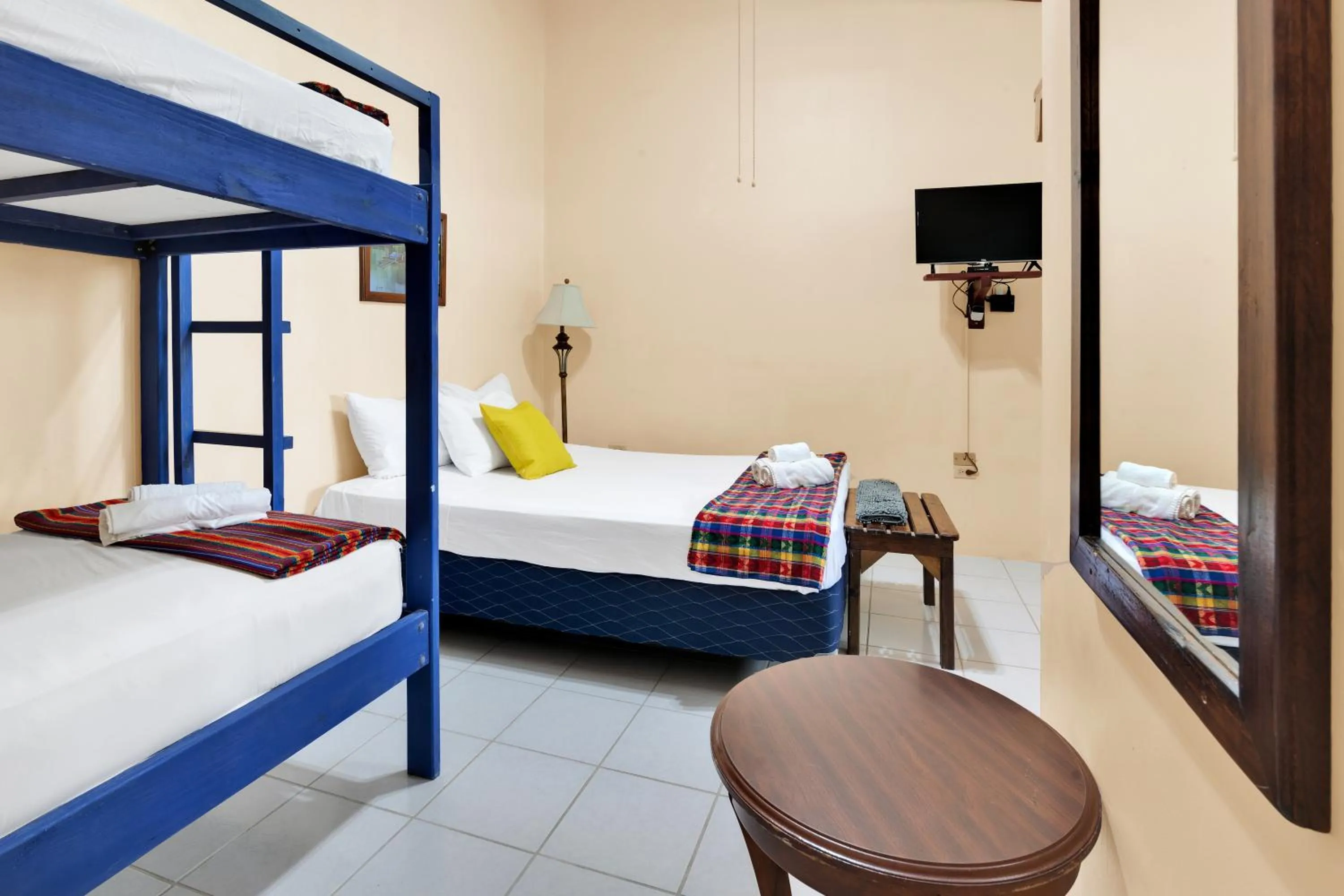 Bed in Drift Inn Cayo