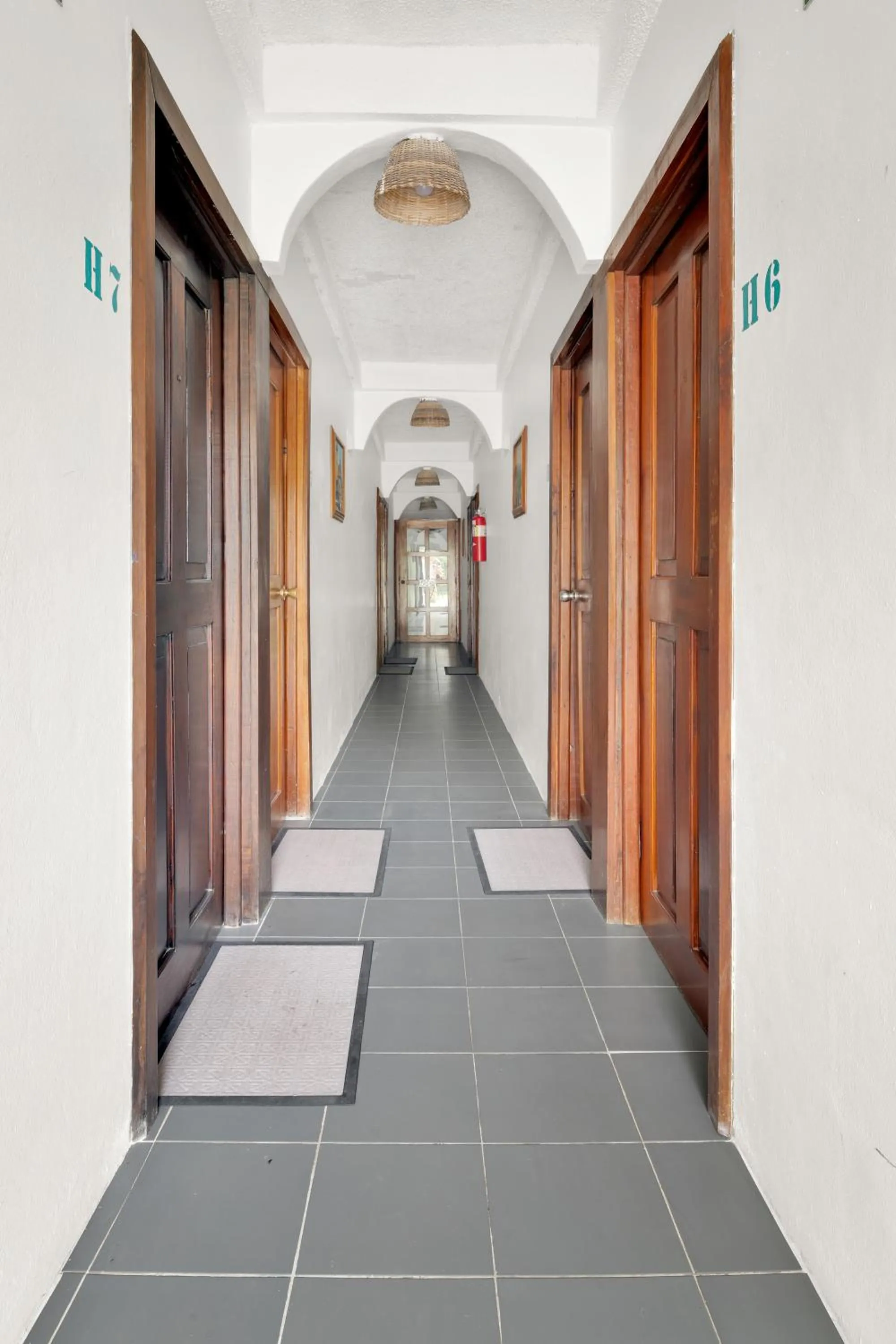 Property building in Drift Inn Cayo