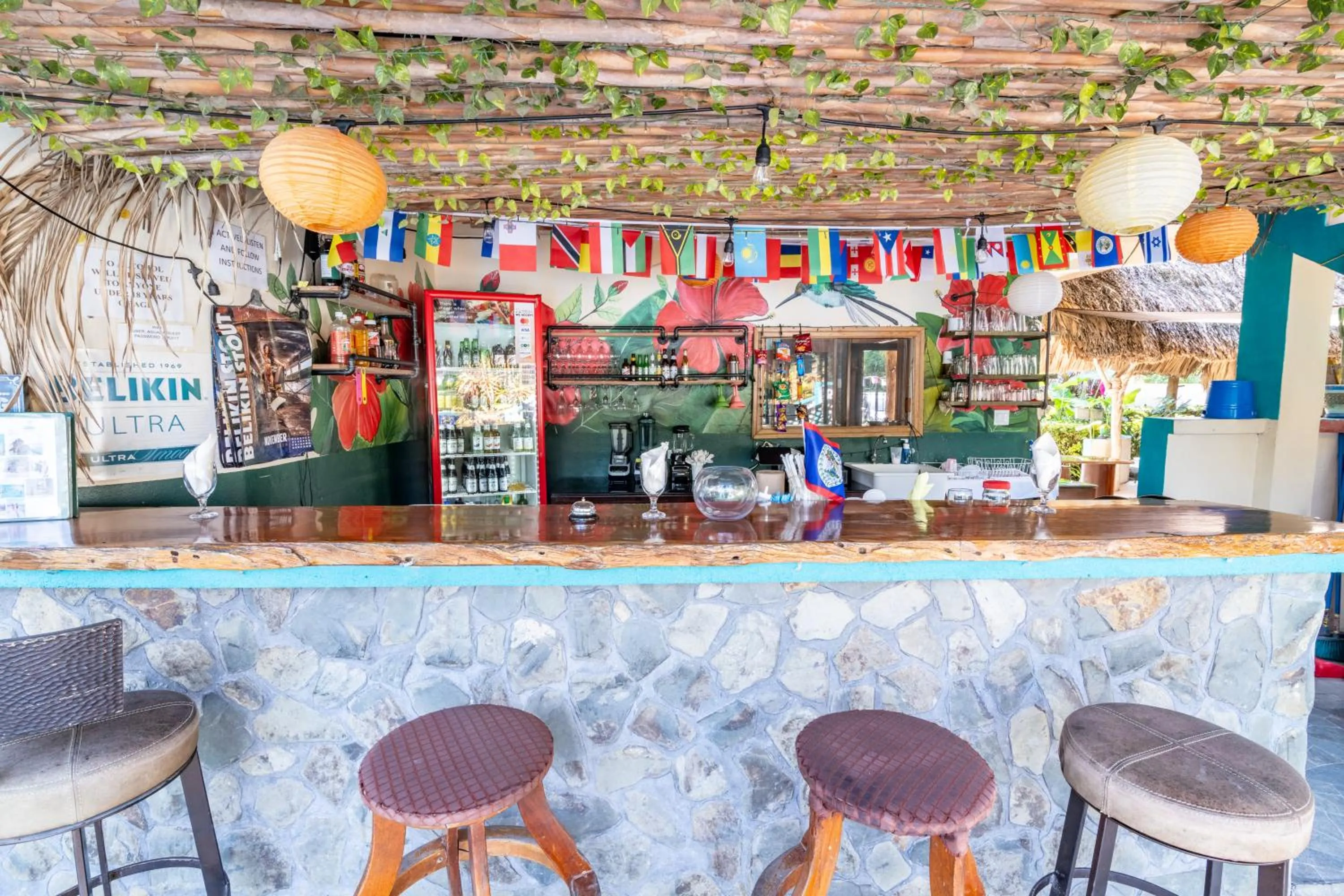 Lounge or bar in Drift Inn Cayo