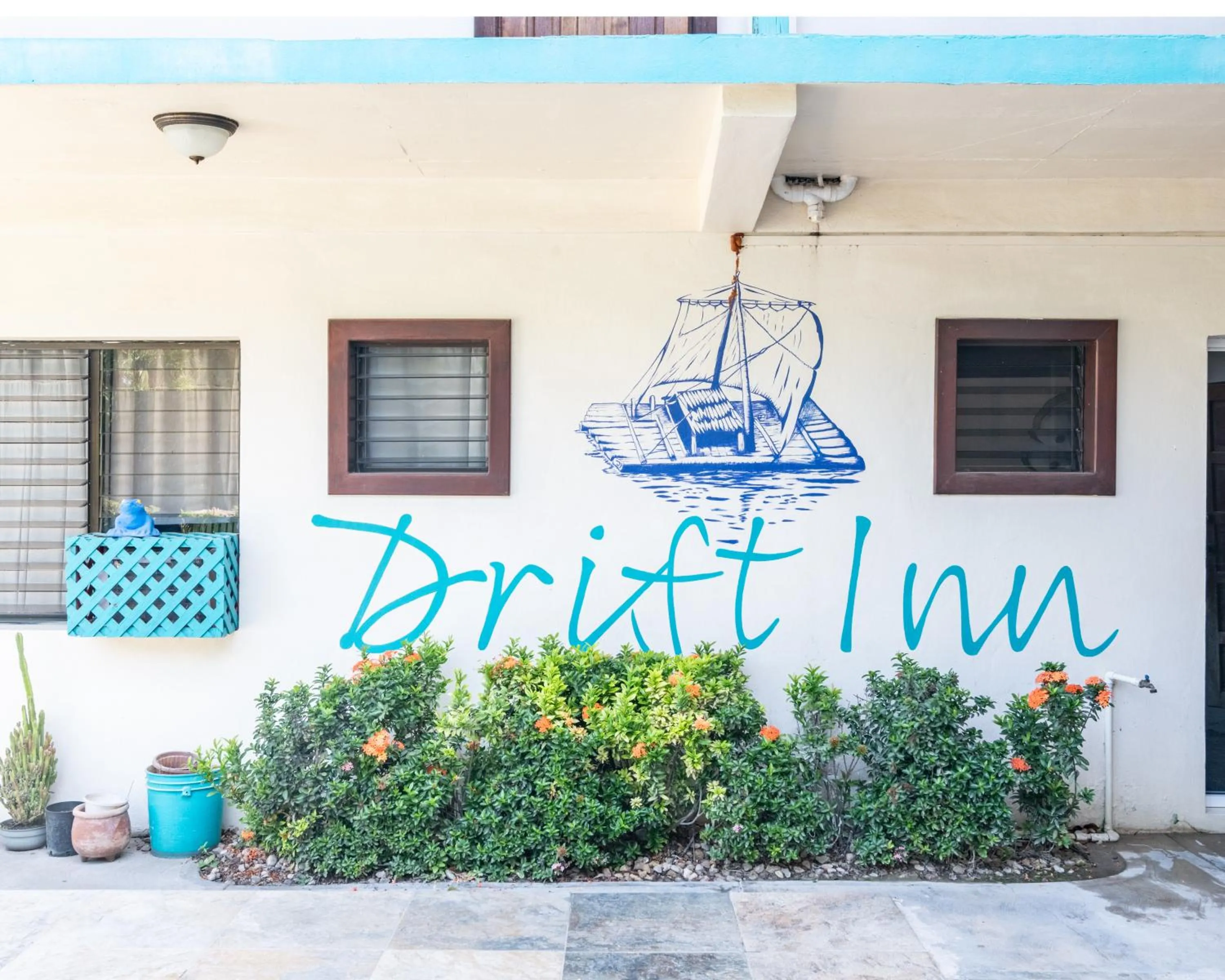 Property building in Drift Inn Cayo