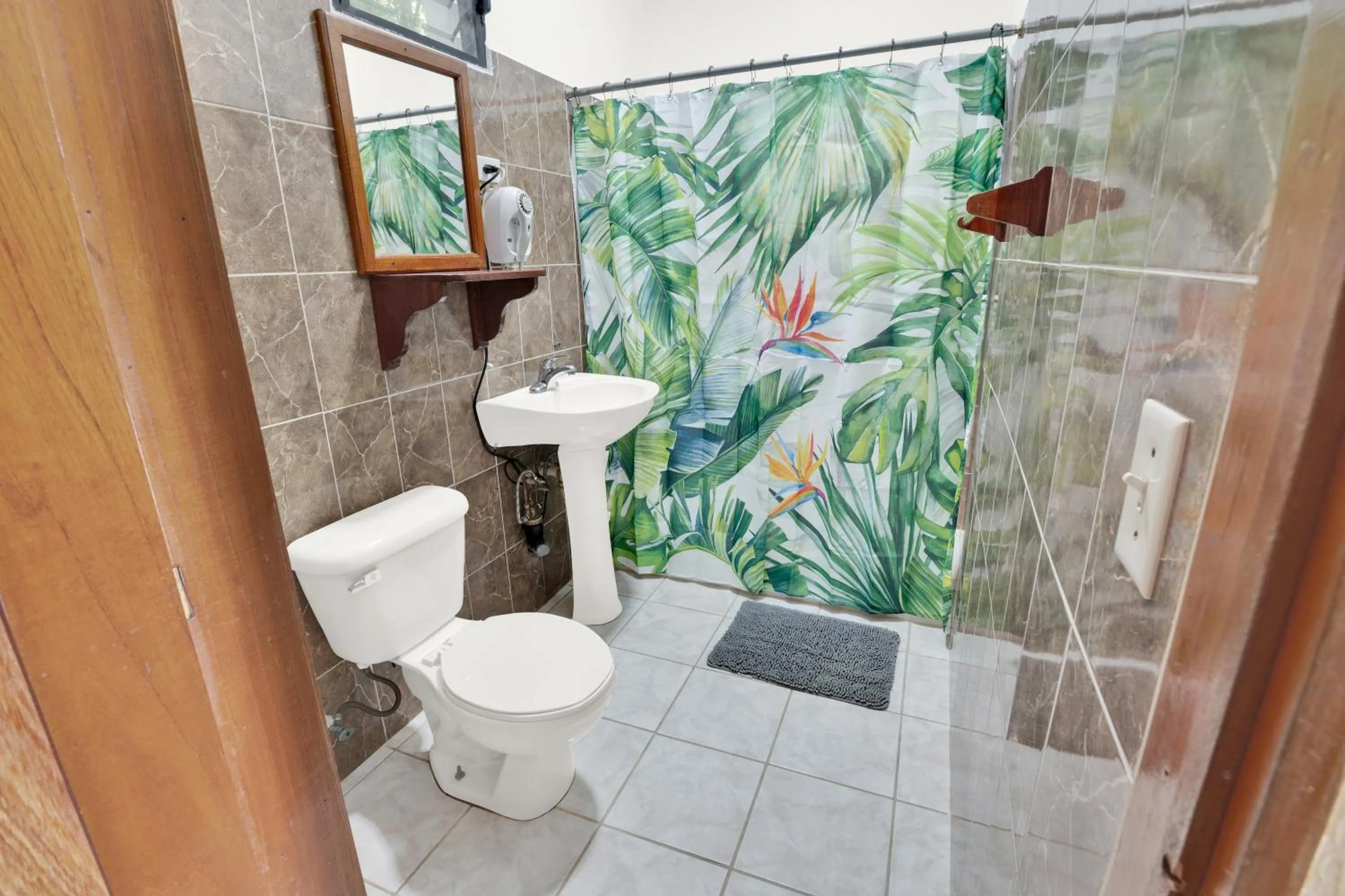 Bathroom in Drift Inn Cayo