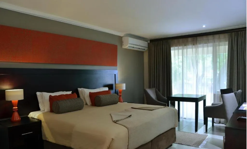 Bed in Cresta Riley's Hotel