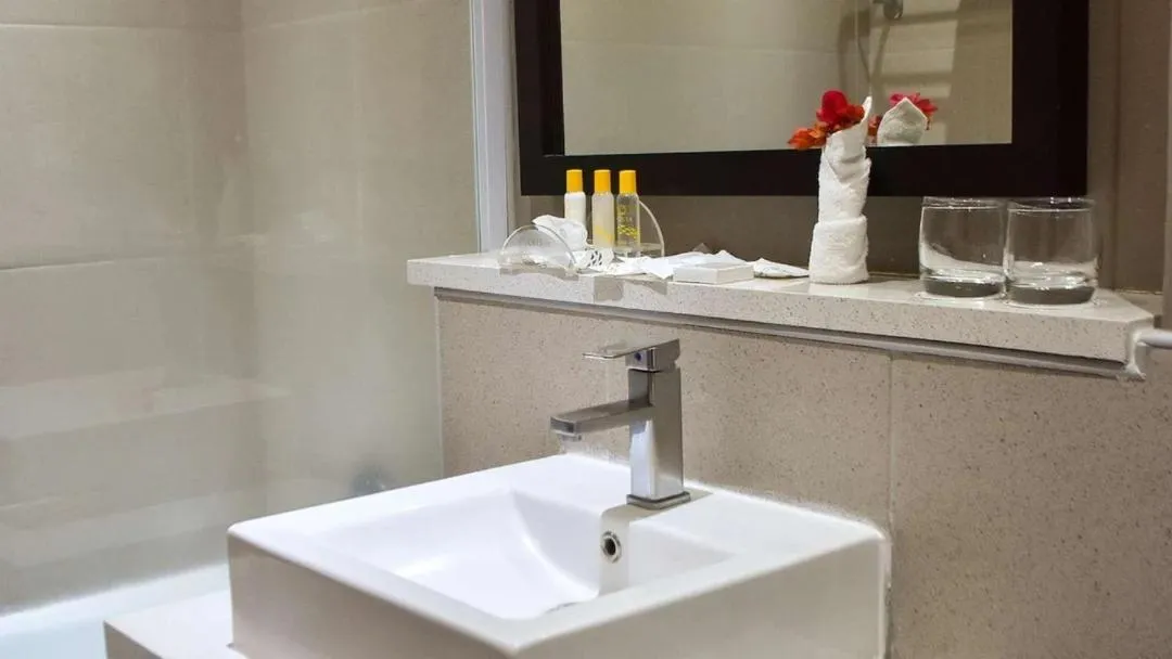 Bathroom in Cresta Riley's Hotel