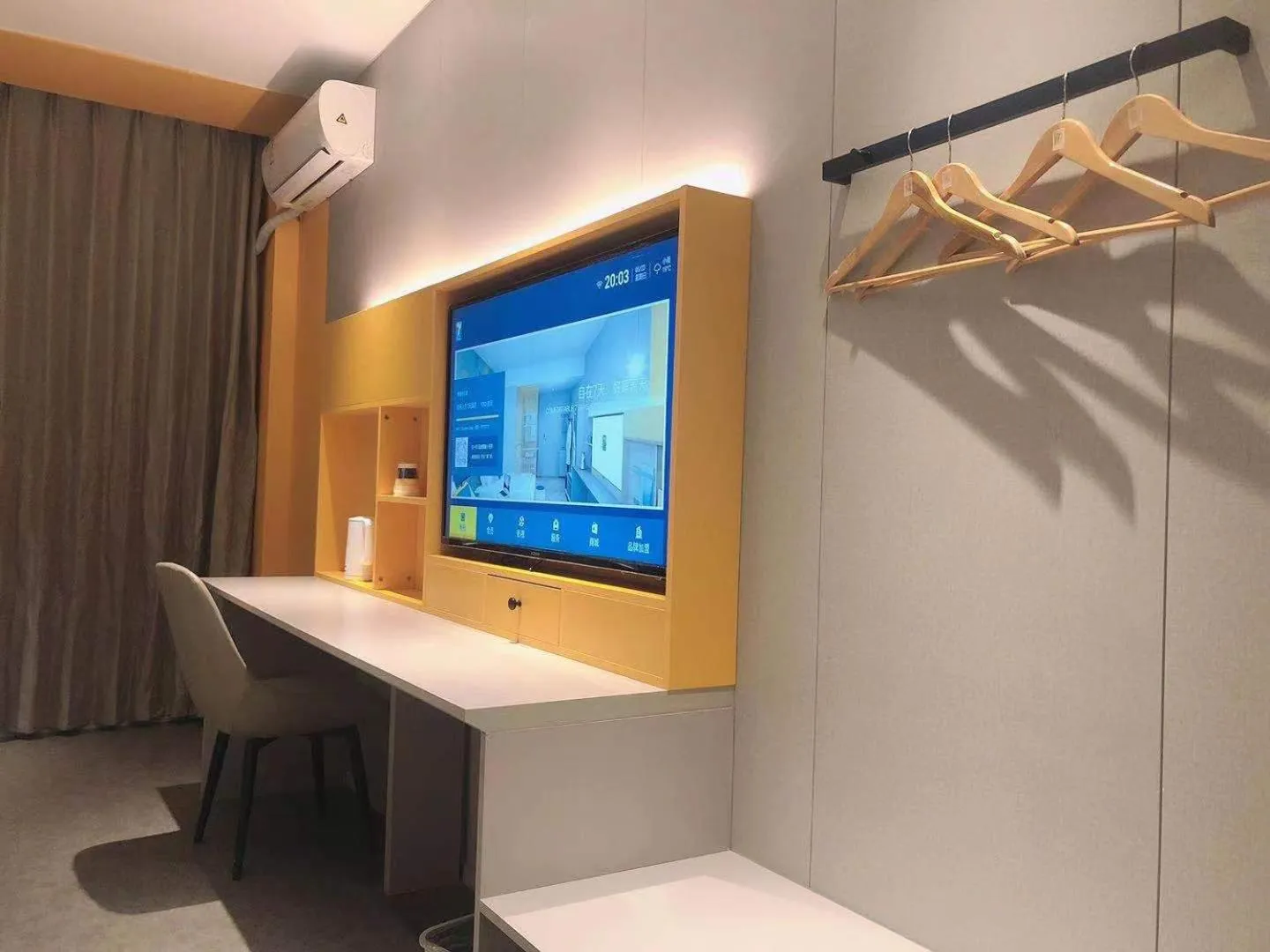 TV/Entertainment Center in 7Days Inn Shanghai Yichuan Road