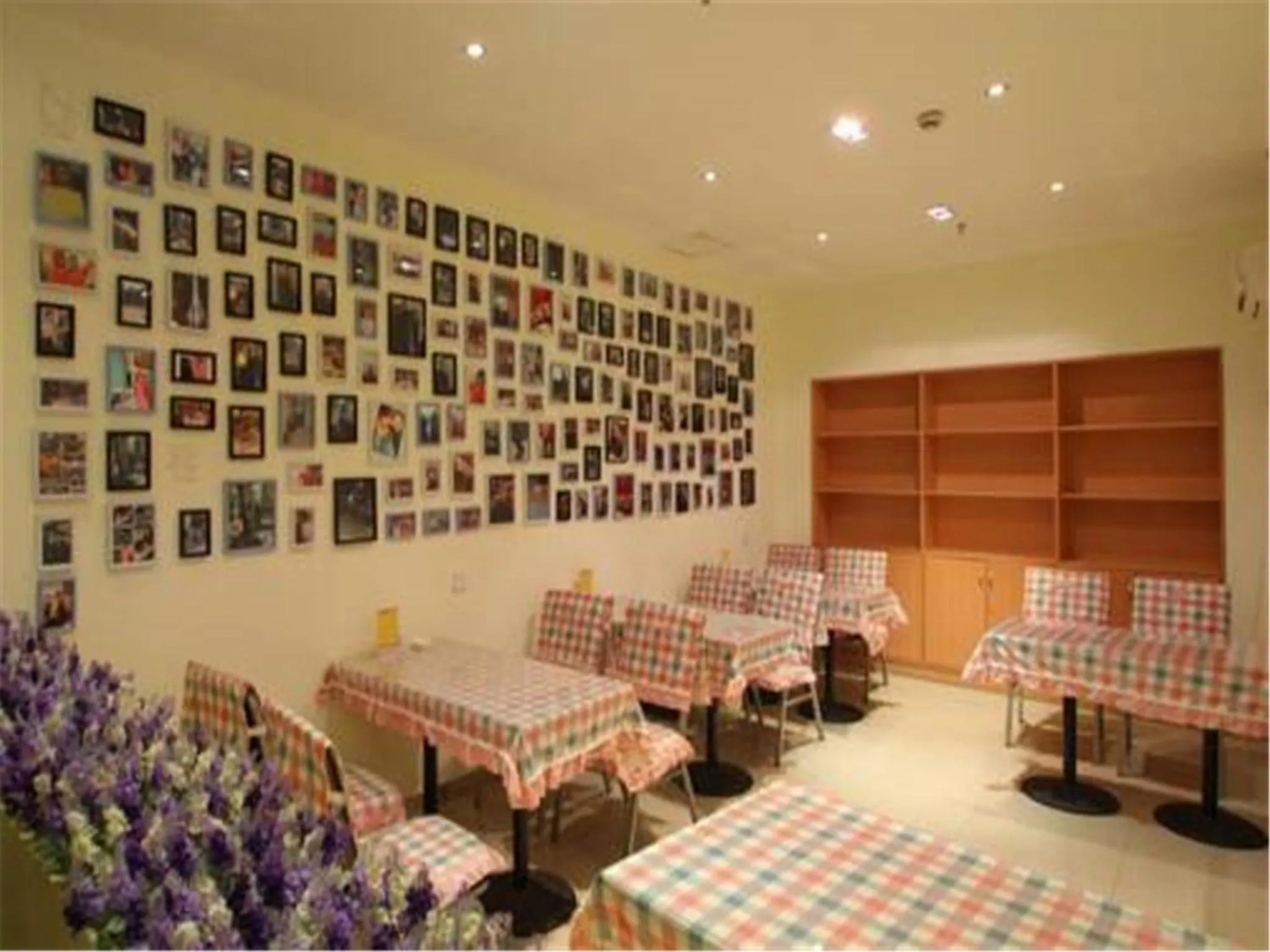 Restaurant/places to eat in 7Days Inn Shanghai Yichuan Road