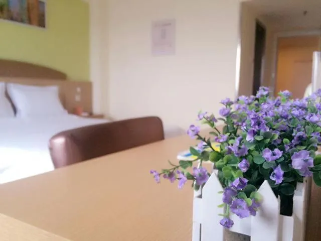 Bed in 7Days Inn Zhengzhou Renmin Road Subway Station Da Shanghai City