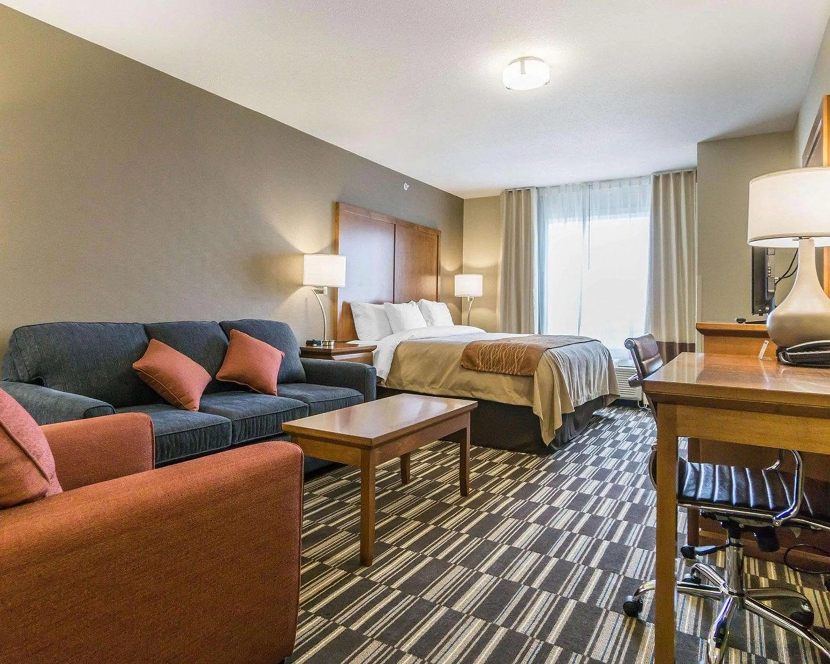 Bedroom, Bed in Comfort Inn & Suites Edmonton International Airport