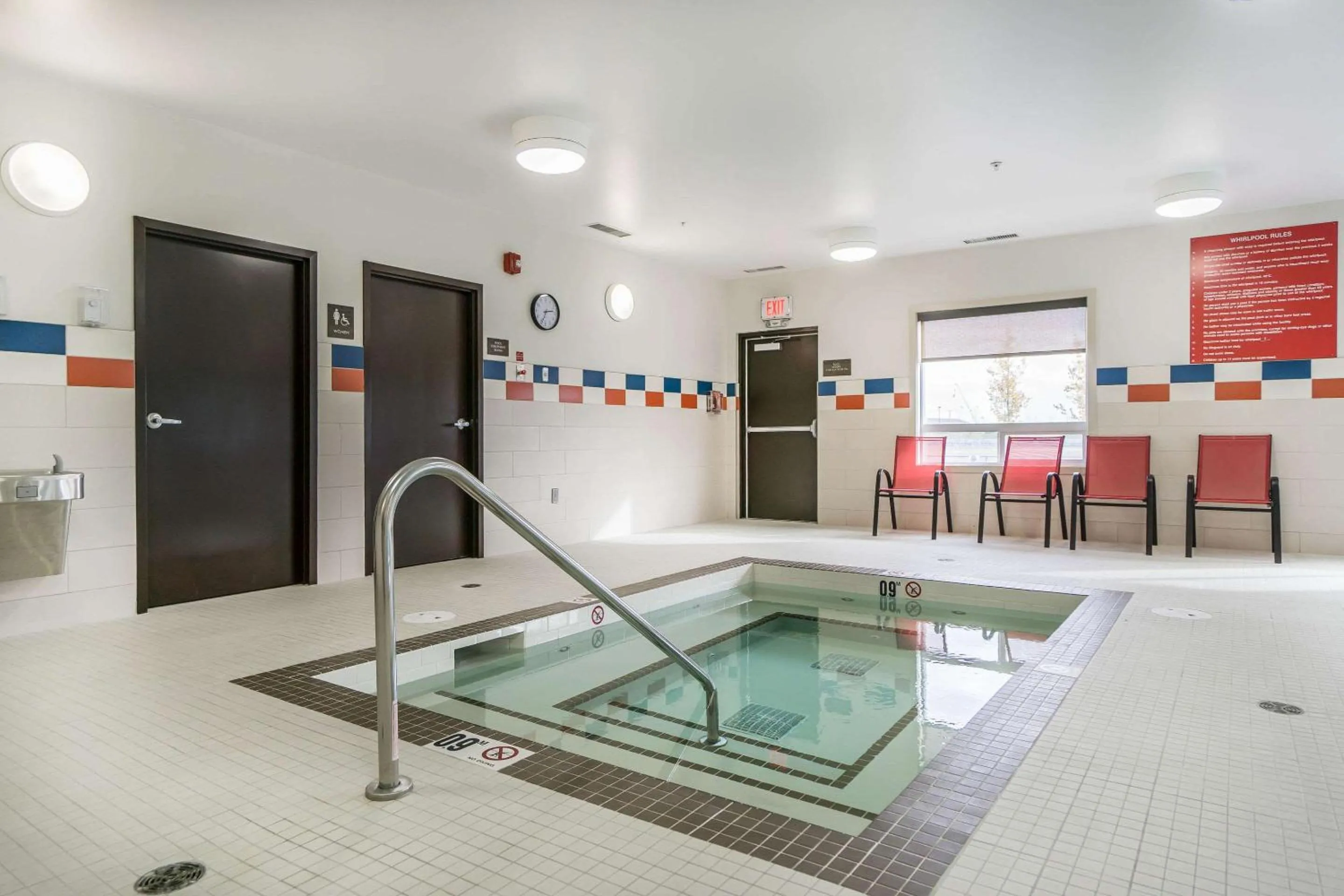 Swimming pool in Comfort Inn & Suites Edmonton International Airport