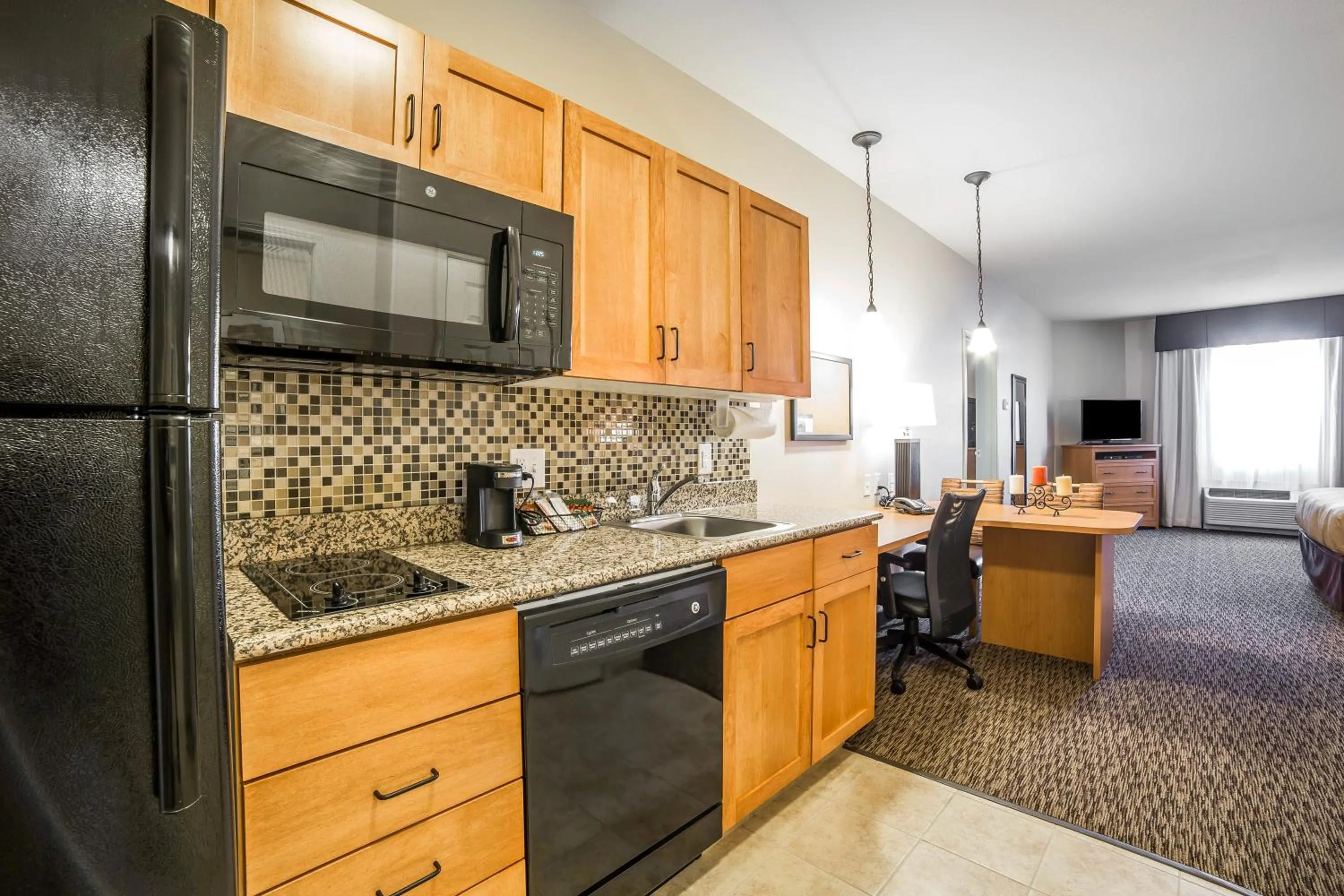 Kitchen or kitchenette in MainStay Suites Sidney - Medical Center
