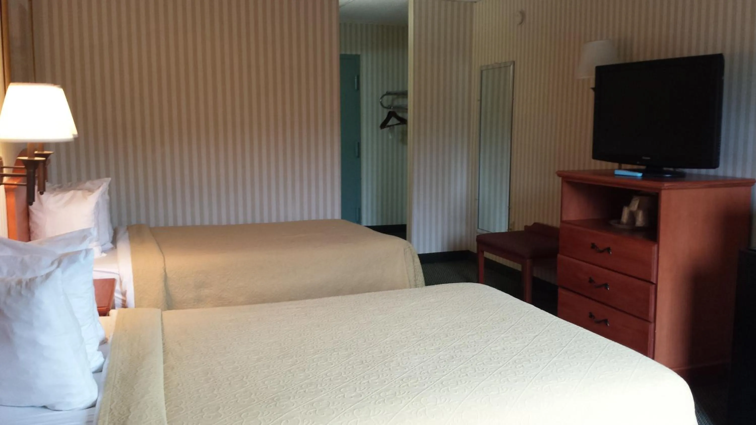 Bed in Rodeway Inn Joint Base Andrews Area