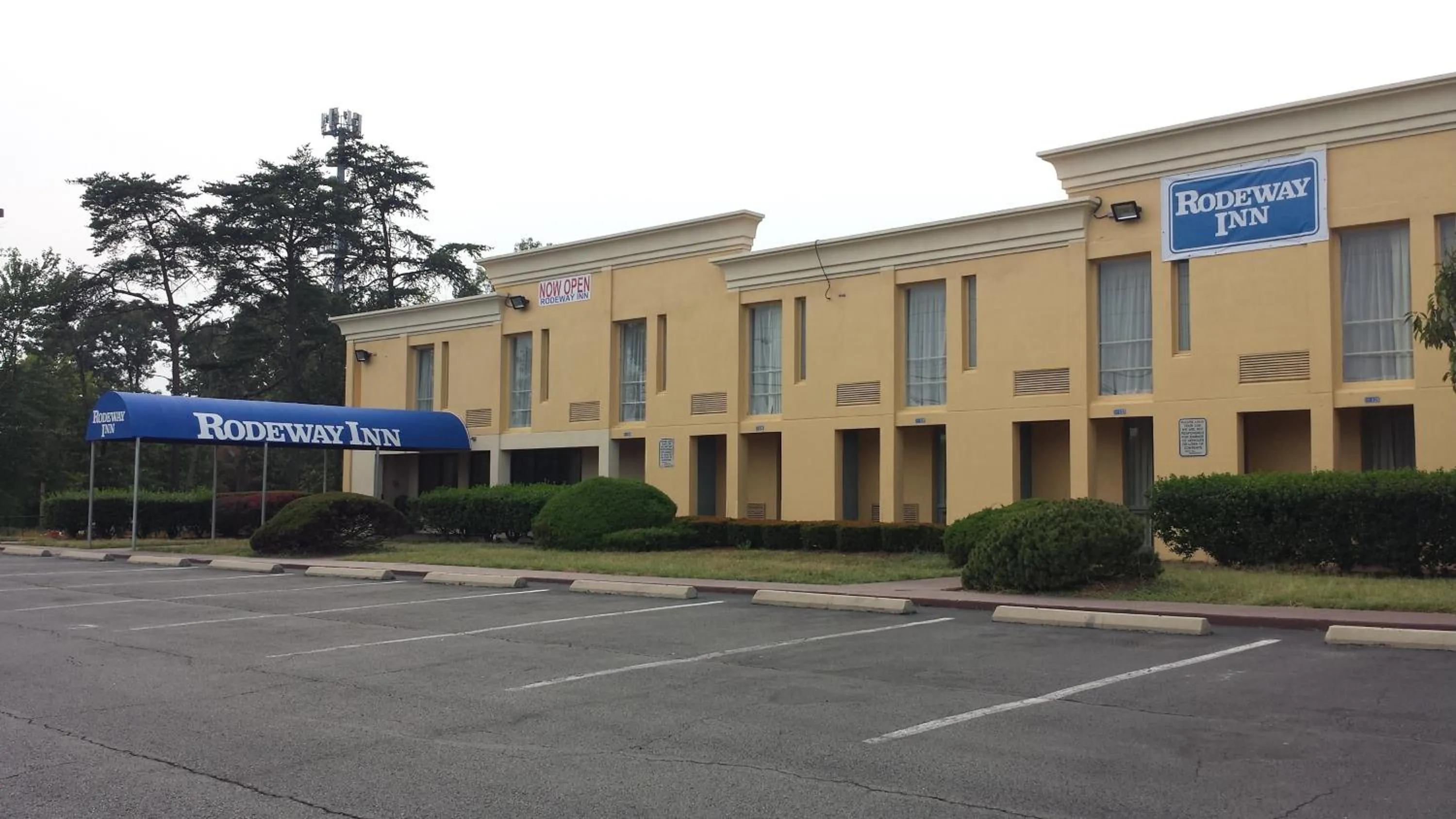 Property building in Rodeway Inn Joint Base Andrews Area