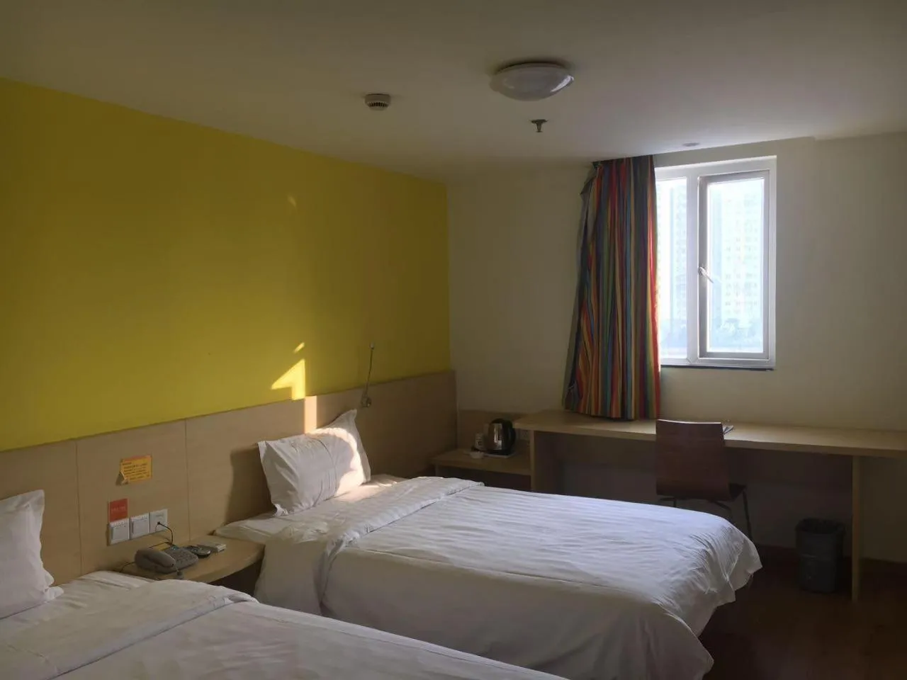 Bed in 7Days Inn NanJing Yangtze River Bridge