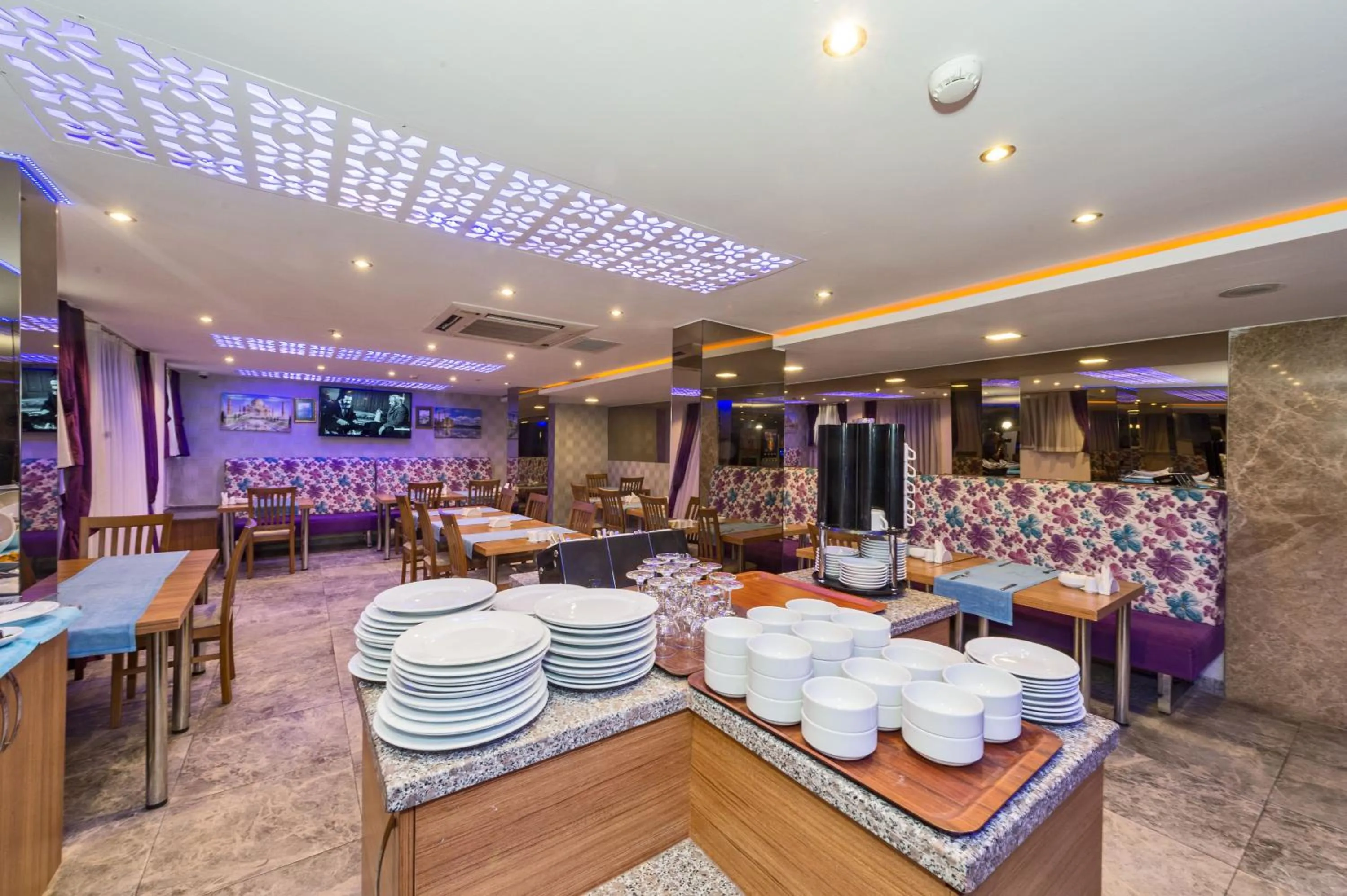 Restaurant/places to eat in Grand Pamir Hotel