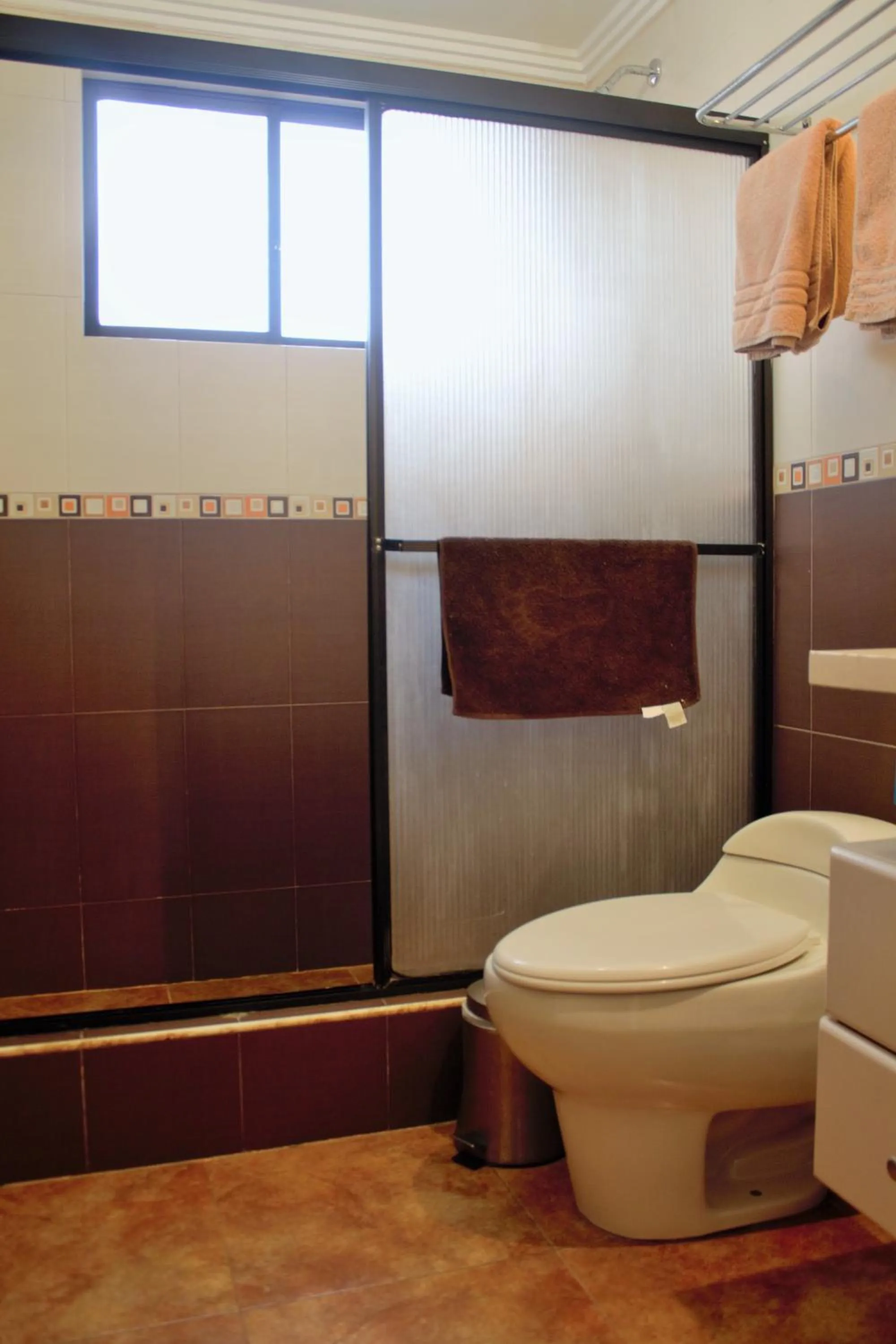 Shower in Hostal Kolibri B&B