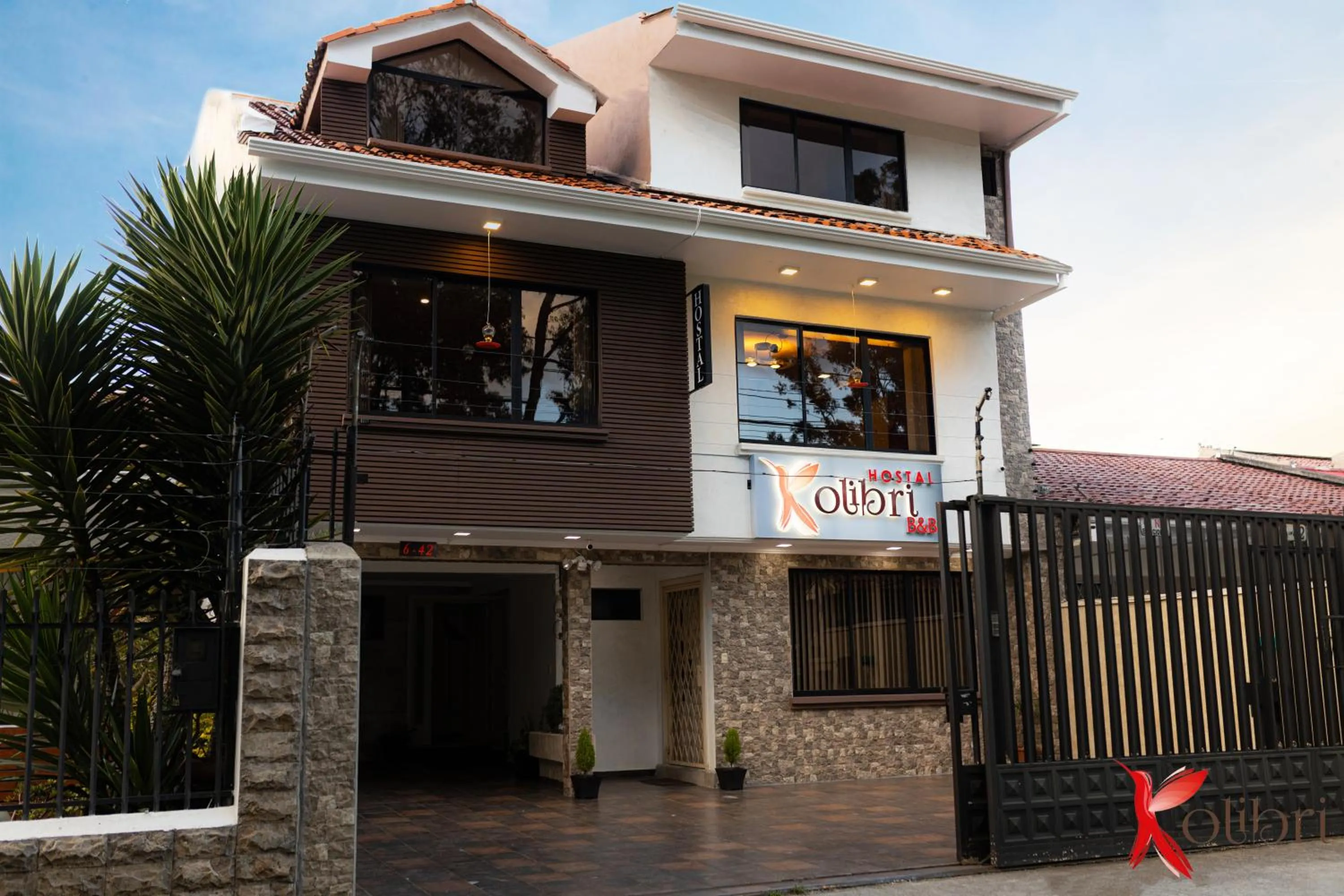 Property building in Hostal Kolibri B&B