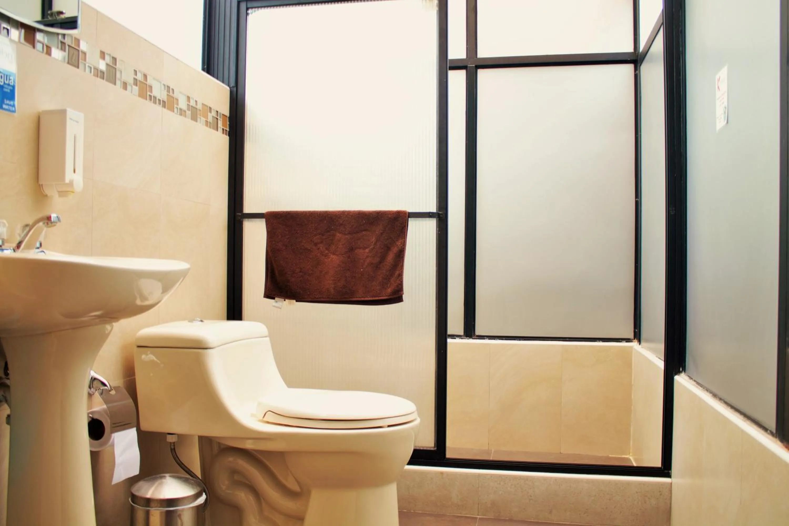 Bathroom in Hostal Kolibri B&B