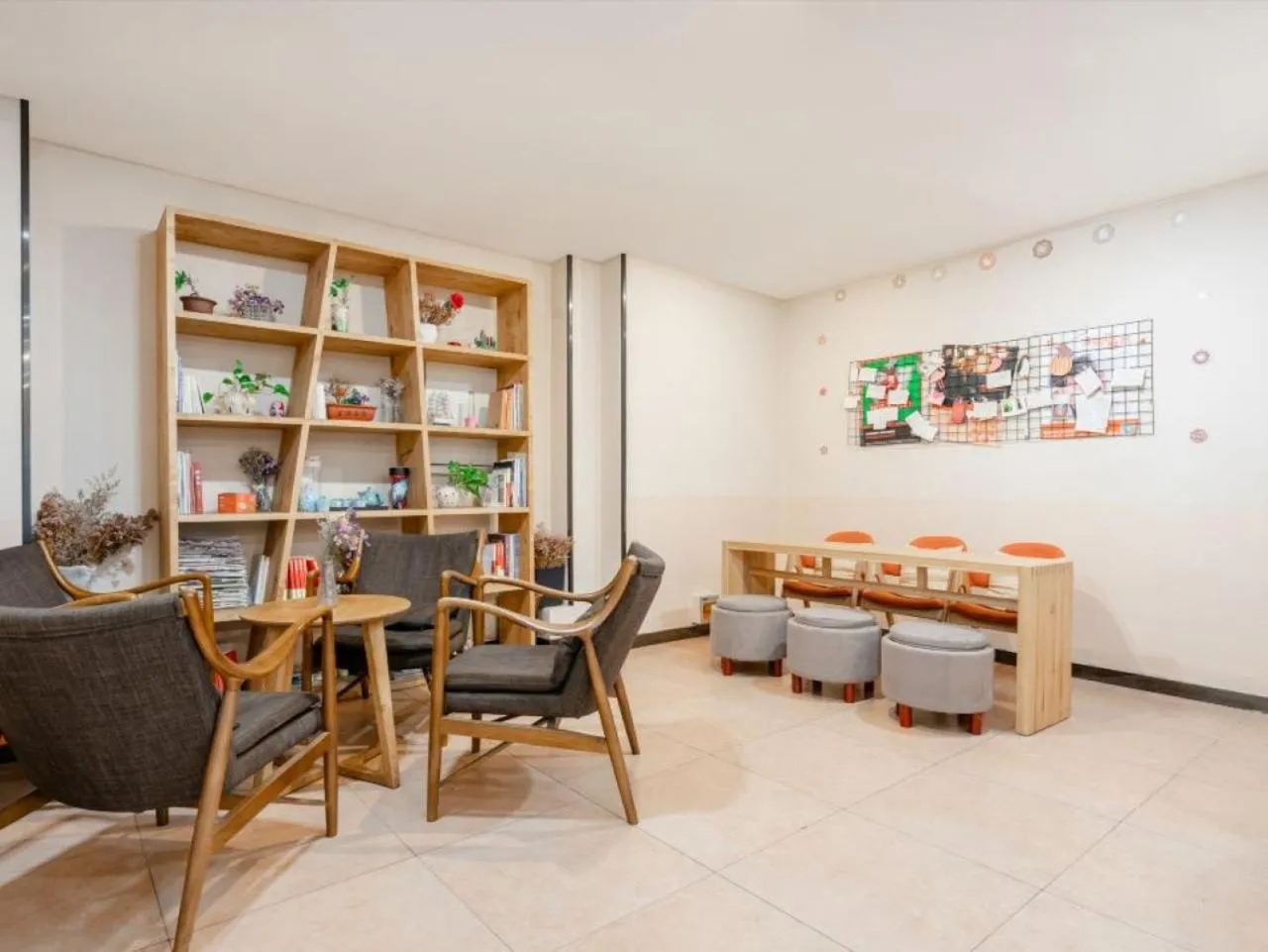 Seating area in 7Days Hotel Premium Xi'an Bell Tower Anyuanmen Metro Station