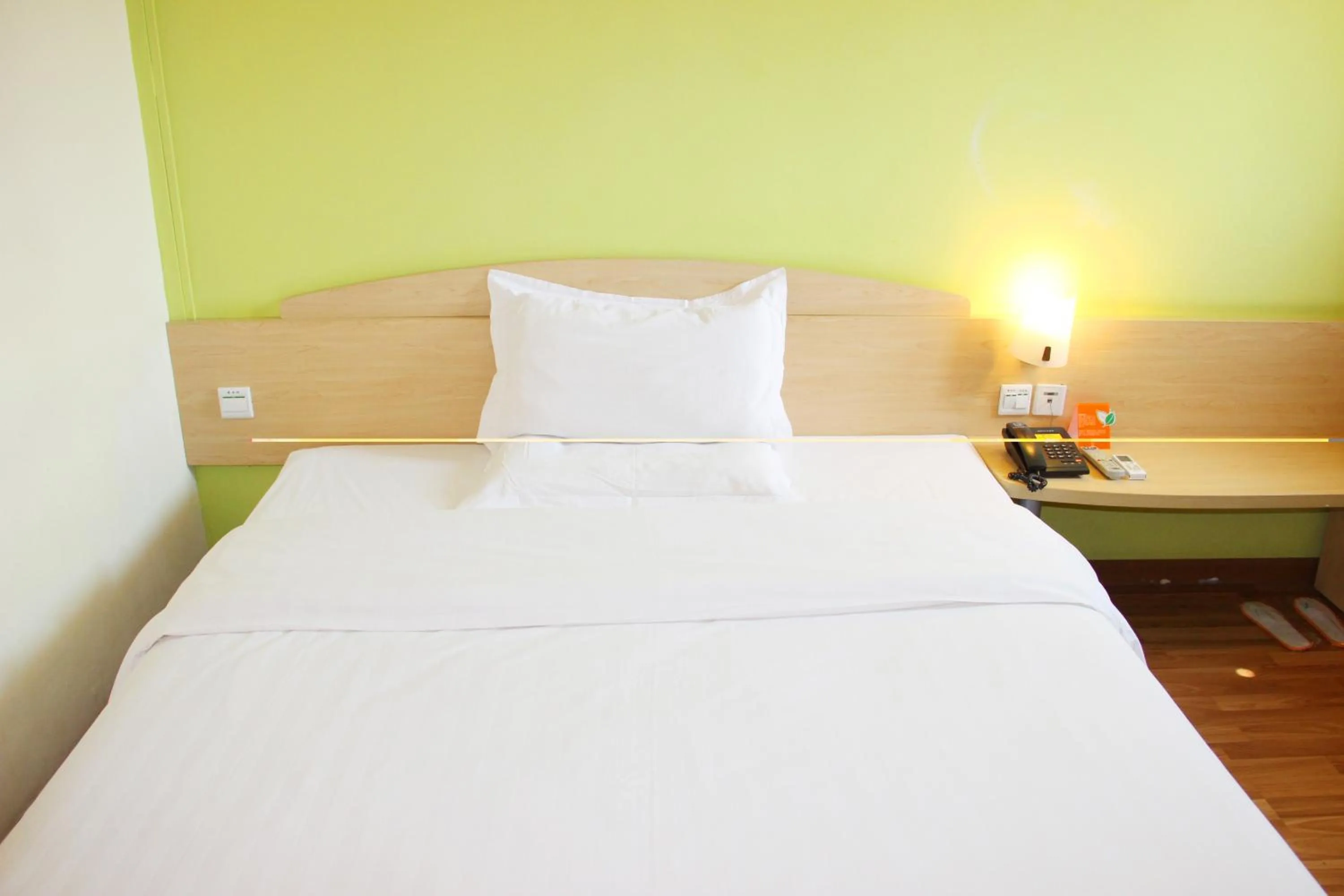 Bed in 7Days Inn Wuchang Railway Station