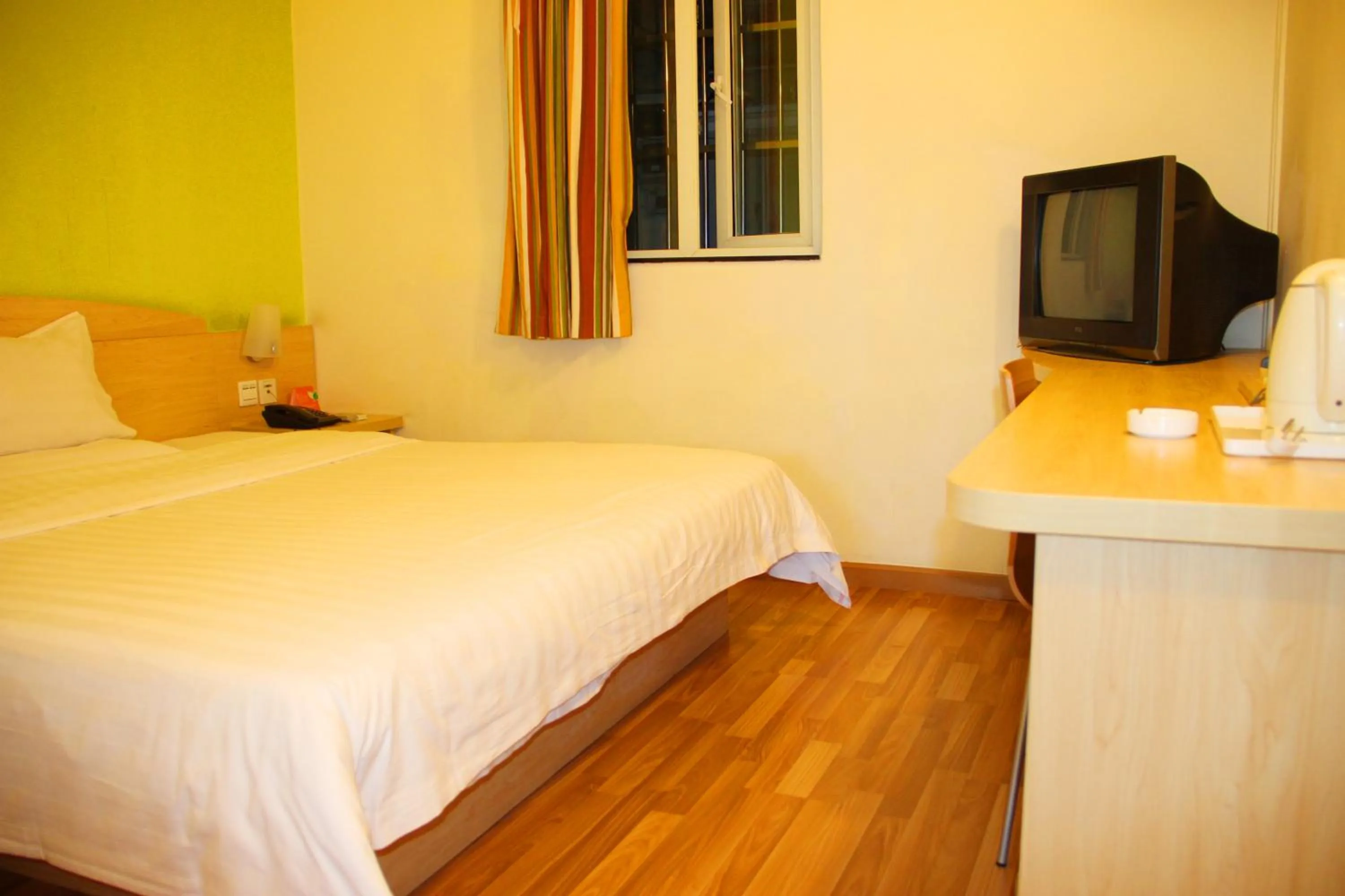 Photo of the whole room in 7Days Inn Wuchang Railway Station