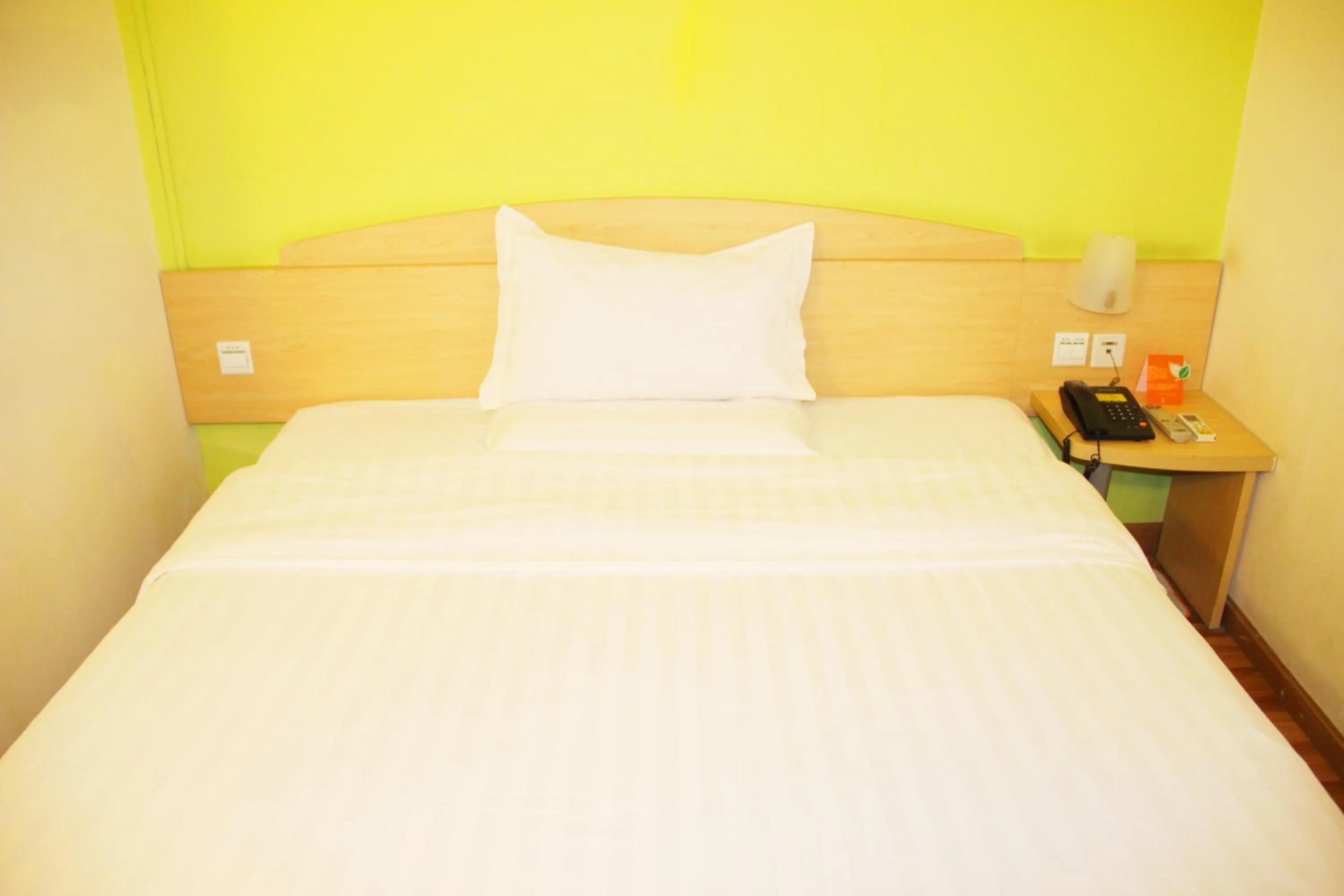 Bed in 7Days Inn Wuchang Railway Station