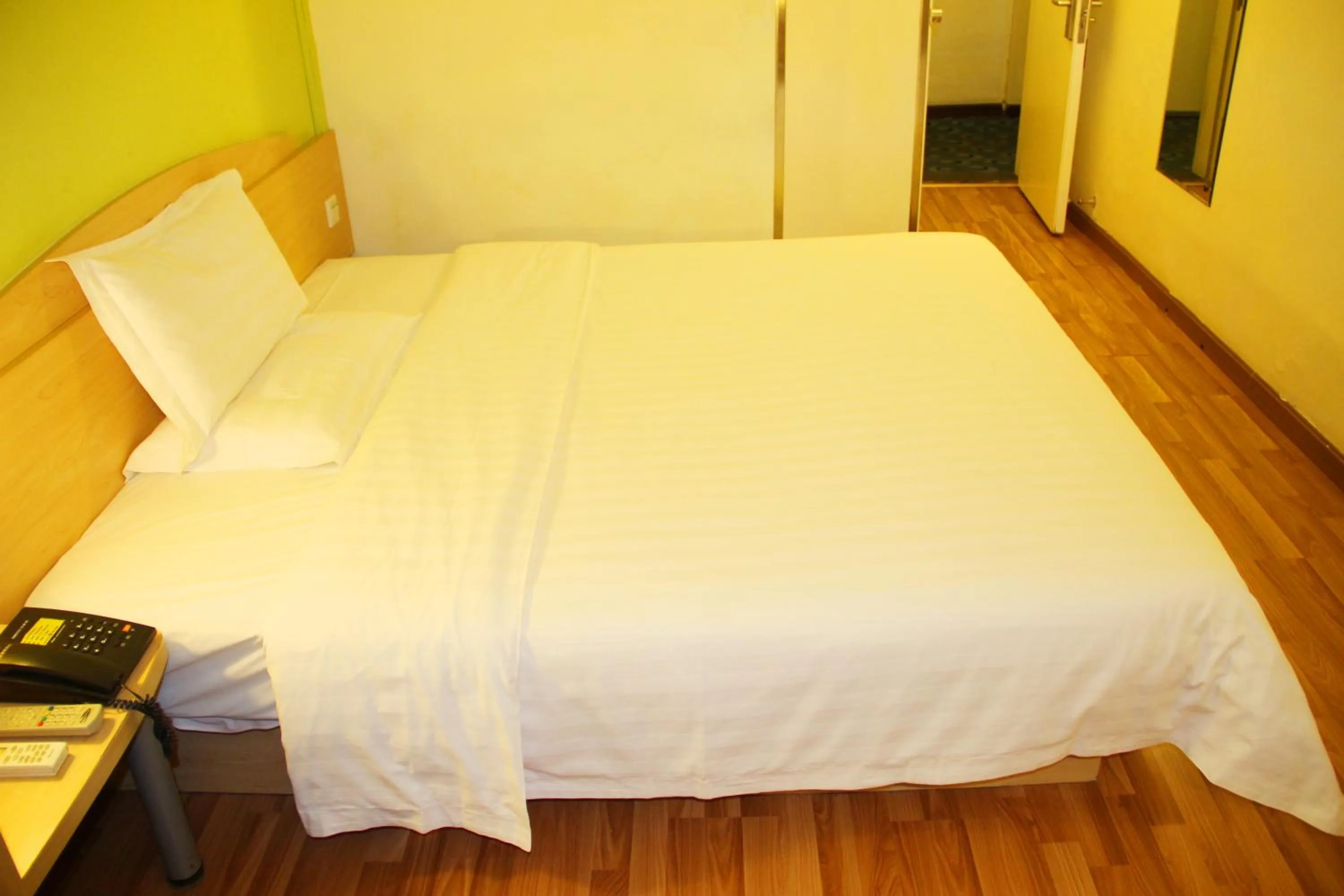 Bed in 7Days Inn Wuchang Railway Station