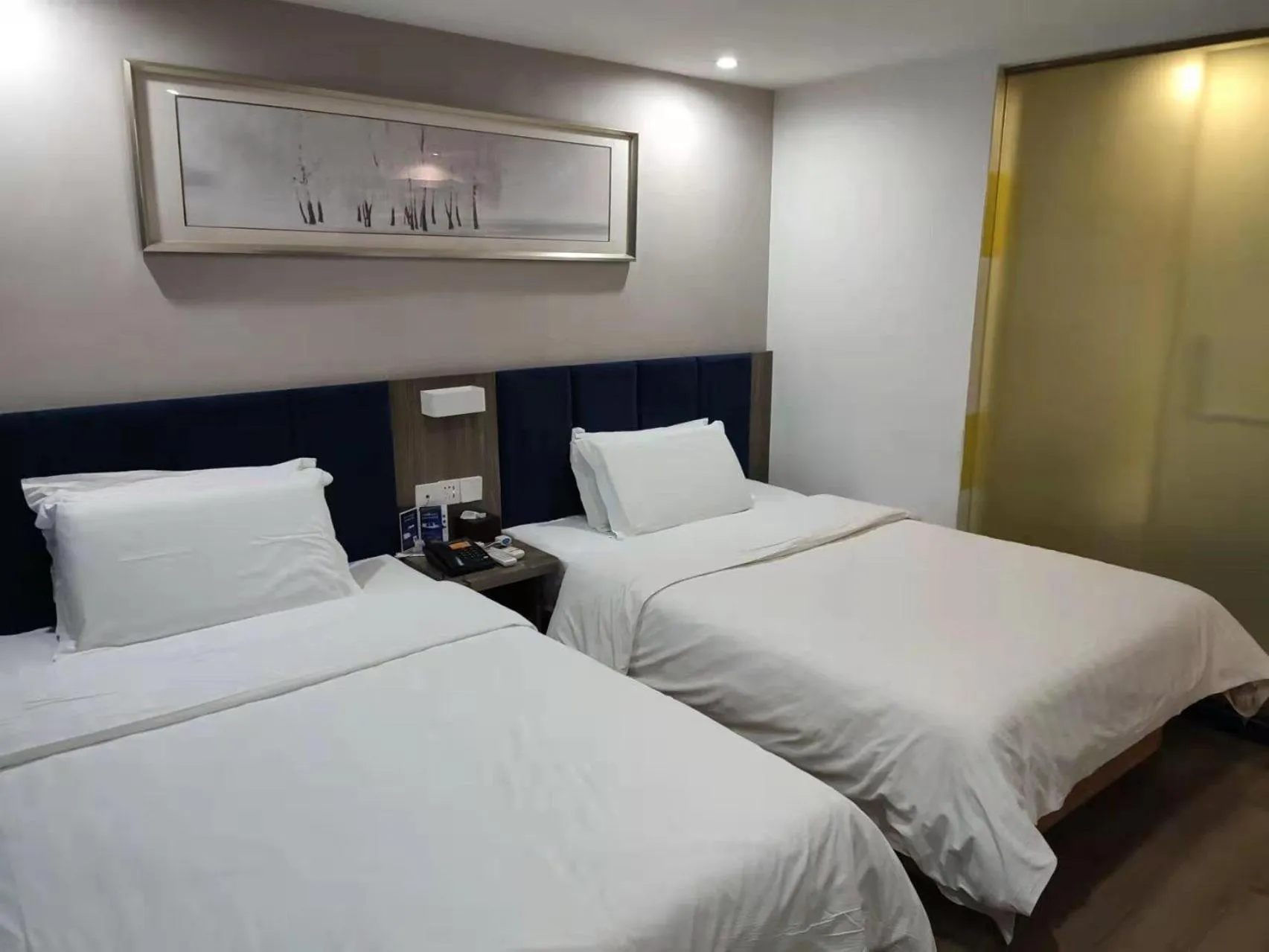Bed in 7Days Inn Chenzhou West High Speed Railway Station