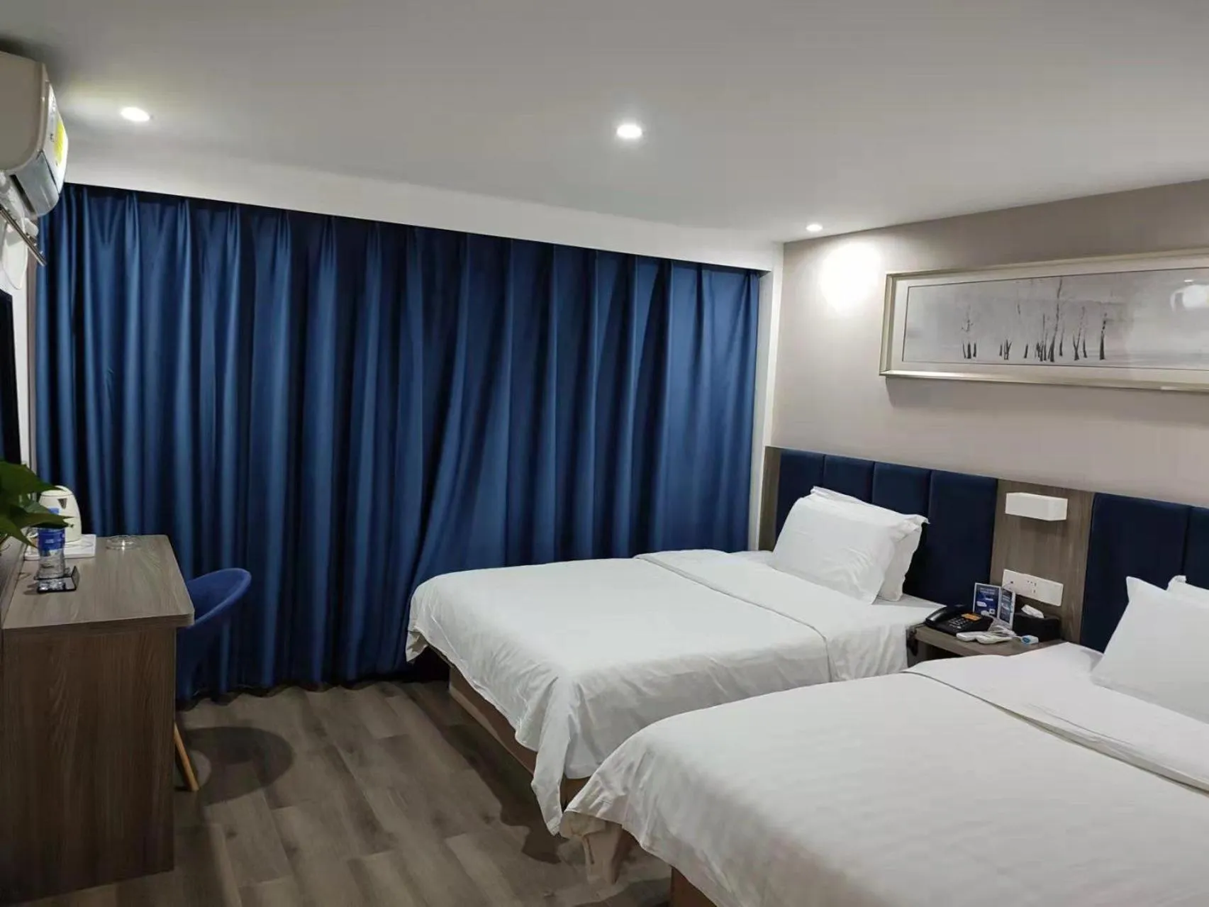 Bed in 7Days Inn Chenzhou West High Speed Railway Station