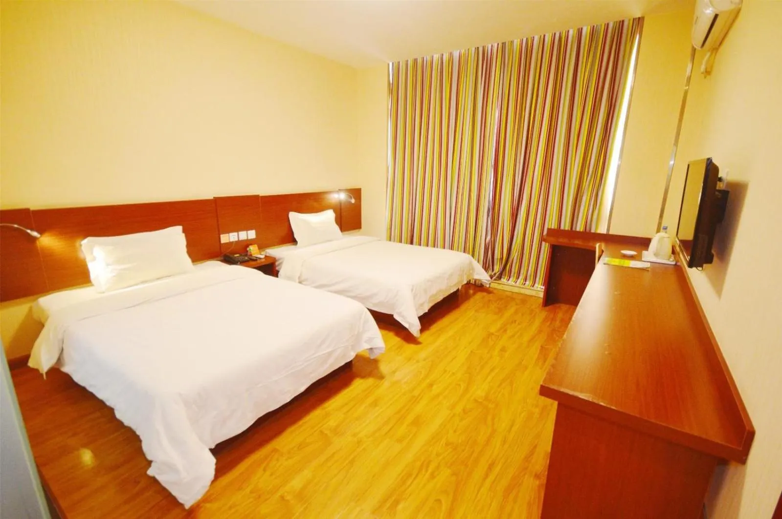 Bed in 7Days Inn Taiyuan Shanxi Hospital