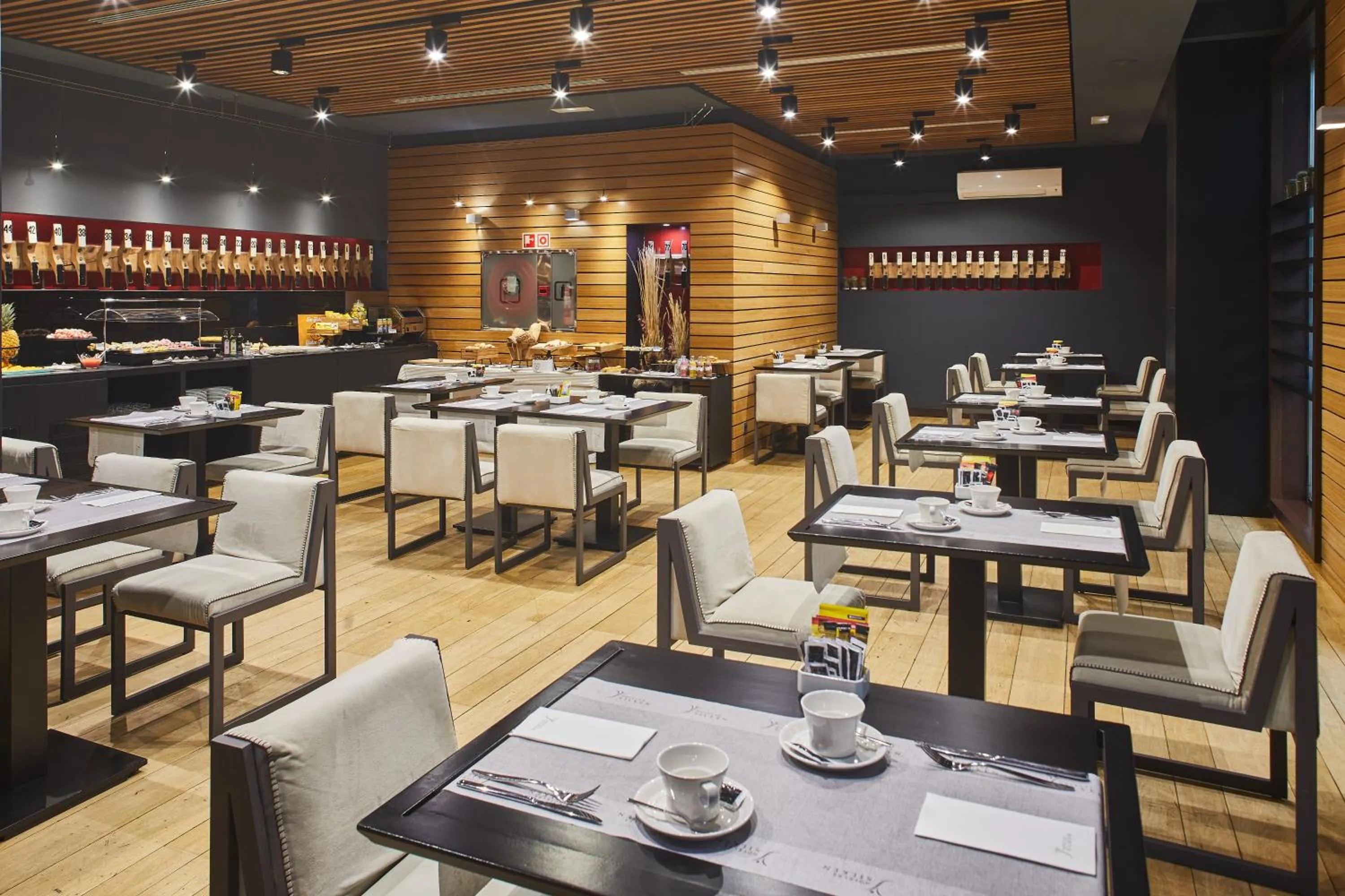 Restaurant/places to eat in Silken Gran Teatro