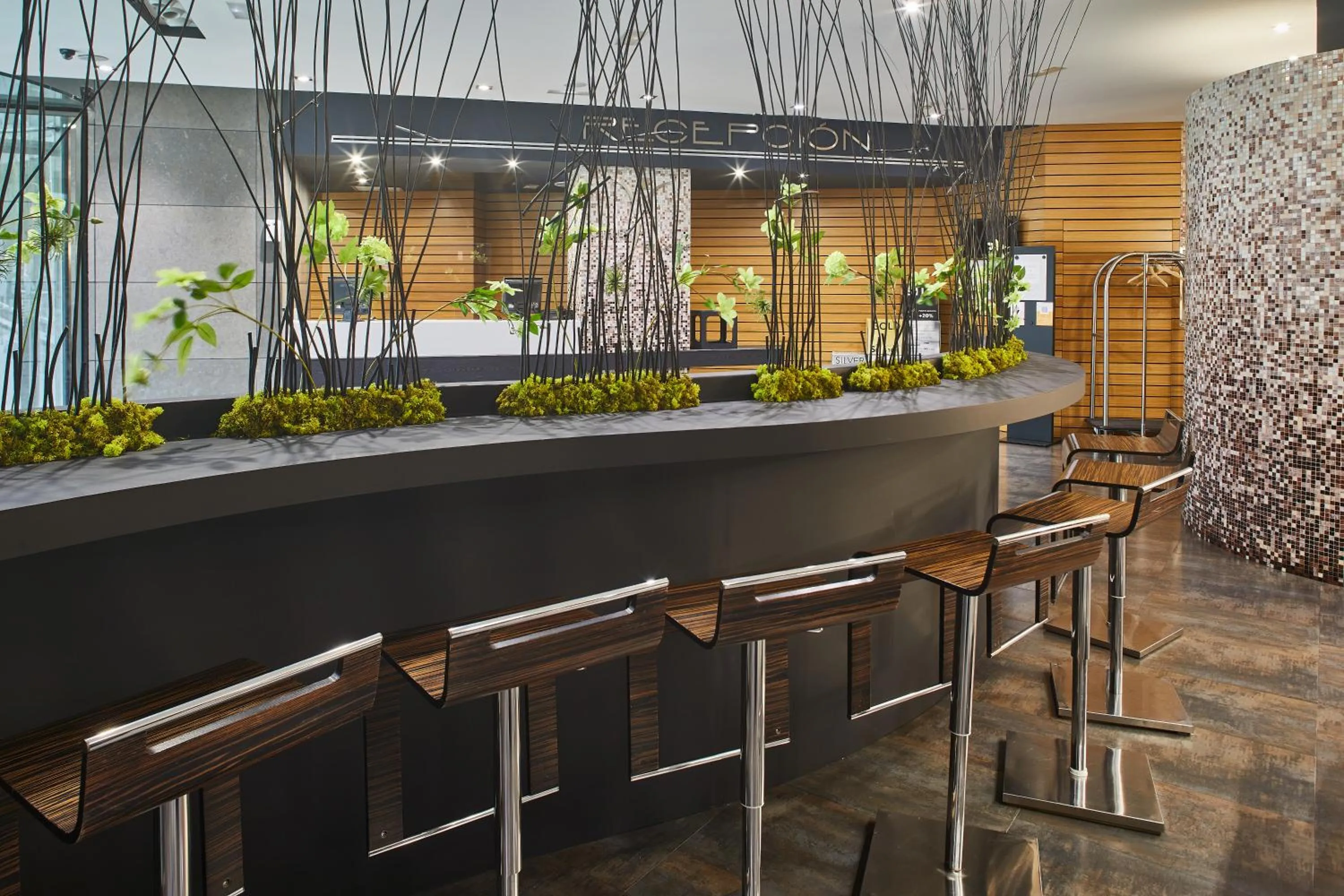 Restaurant/places to eat in Silken Gran Teatro