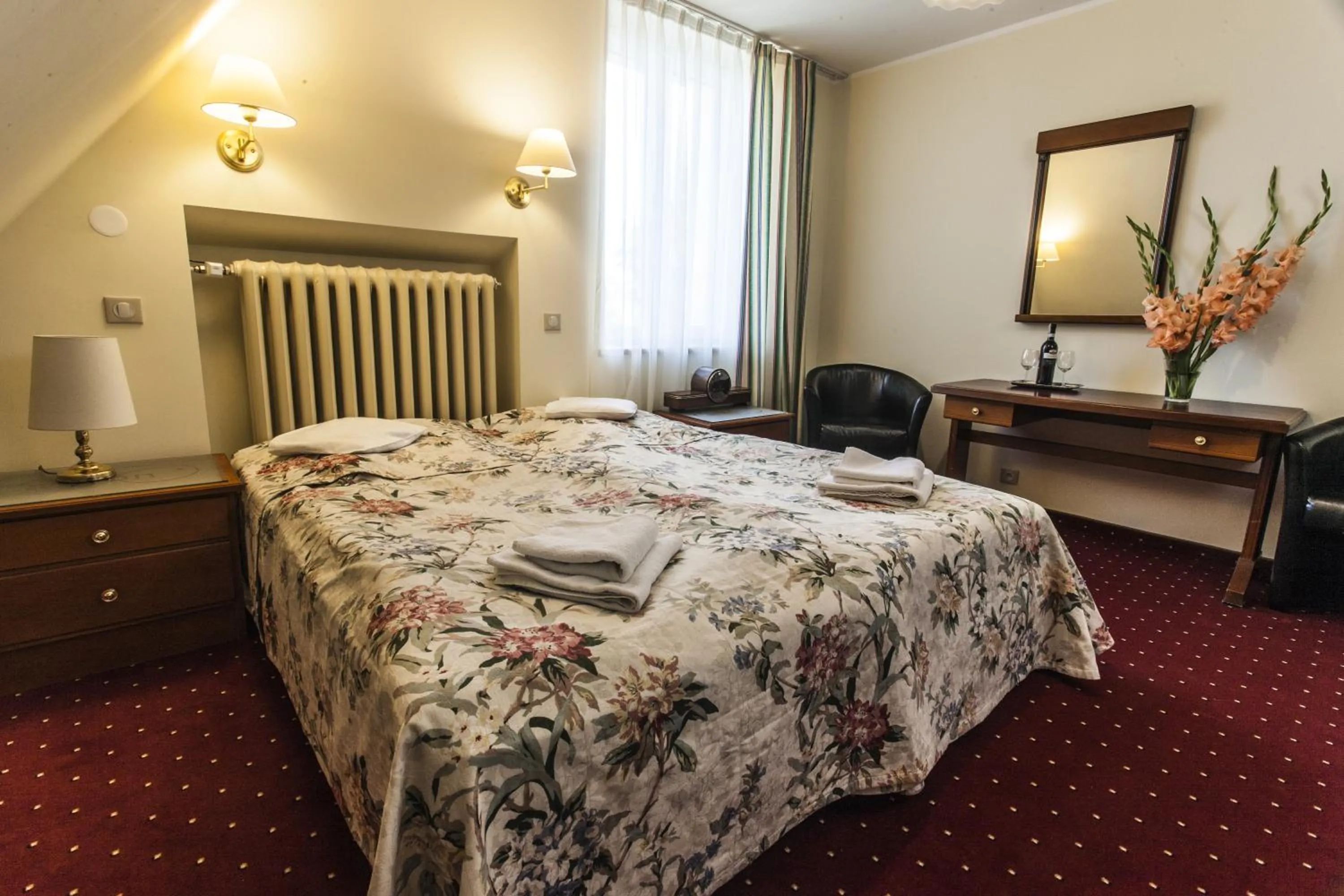 Bedroom, Bed in Willa Carlton