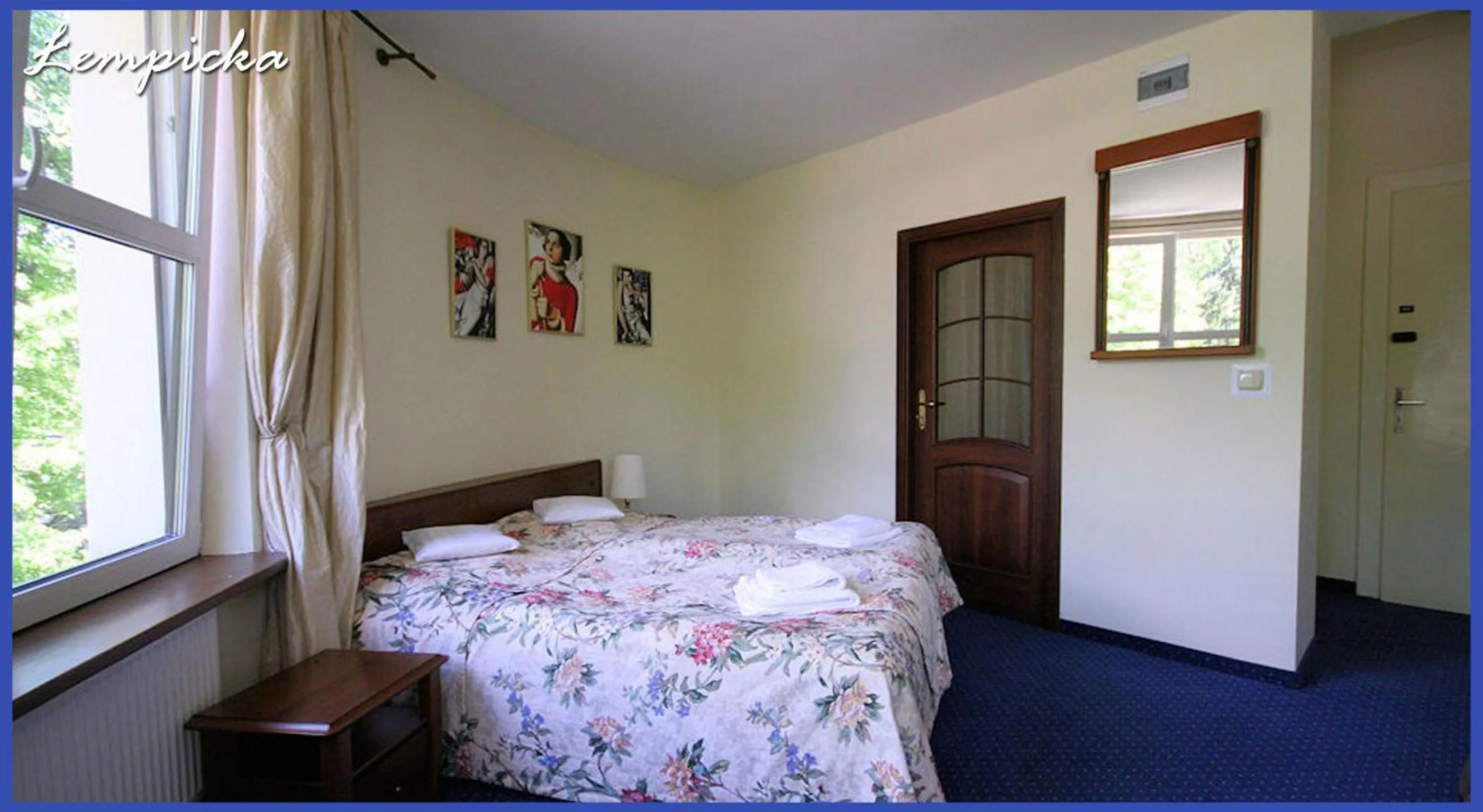 Photo of the whole room, Bed in Willa Carlton