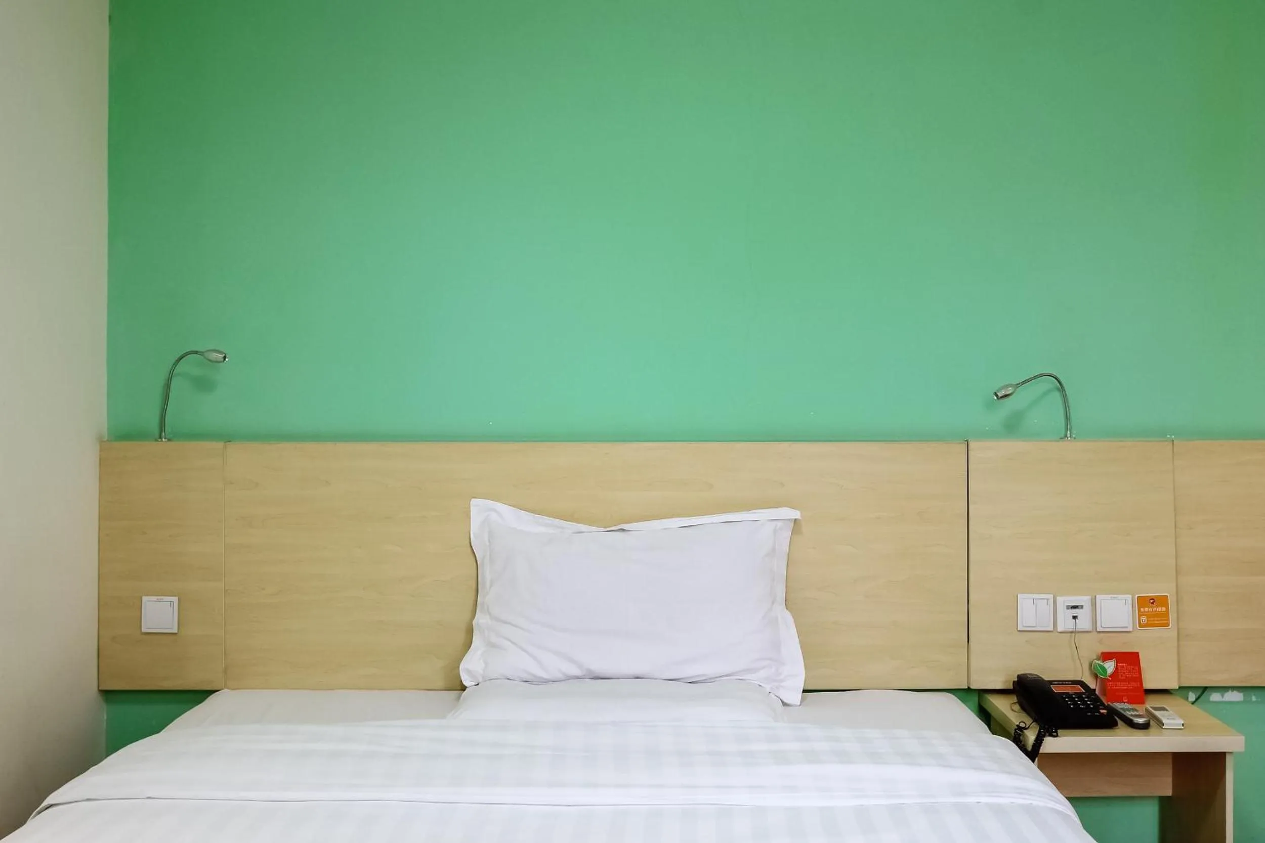 Decorative detail, Bed in 7Days Inn Guangzhou Meihuayuan Metro Station