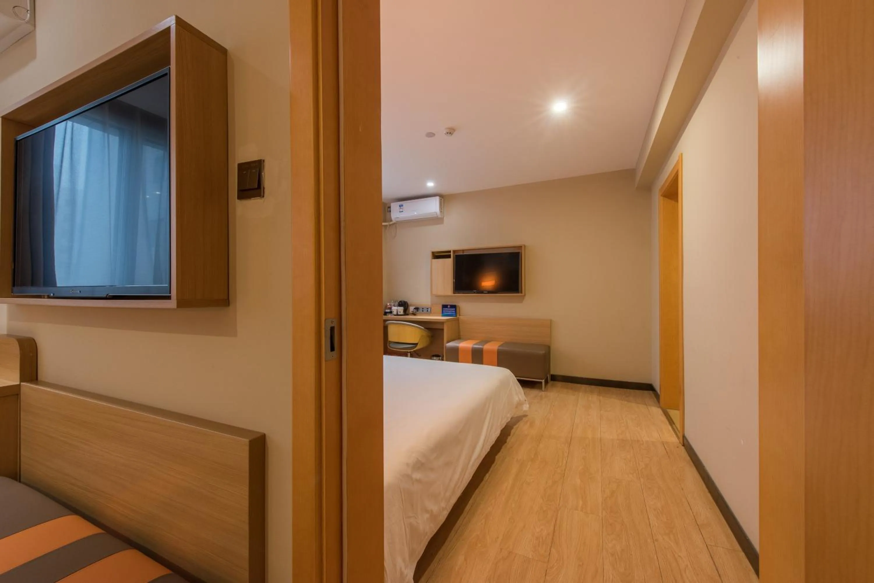 Decorative detail, Bed in IU Hotel Beijing West Coach Station Liuliqiao East Metro Station