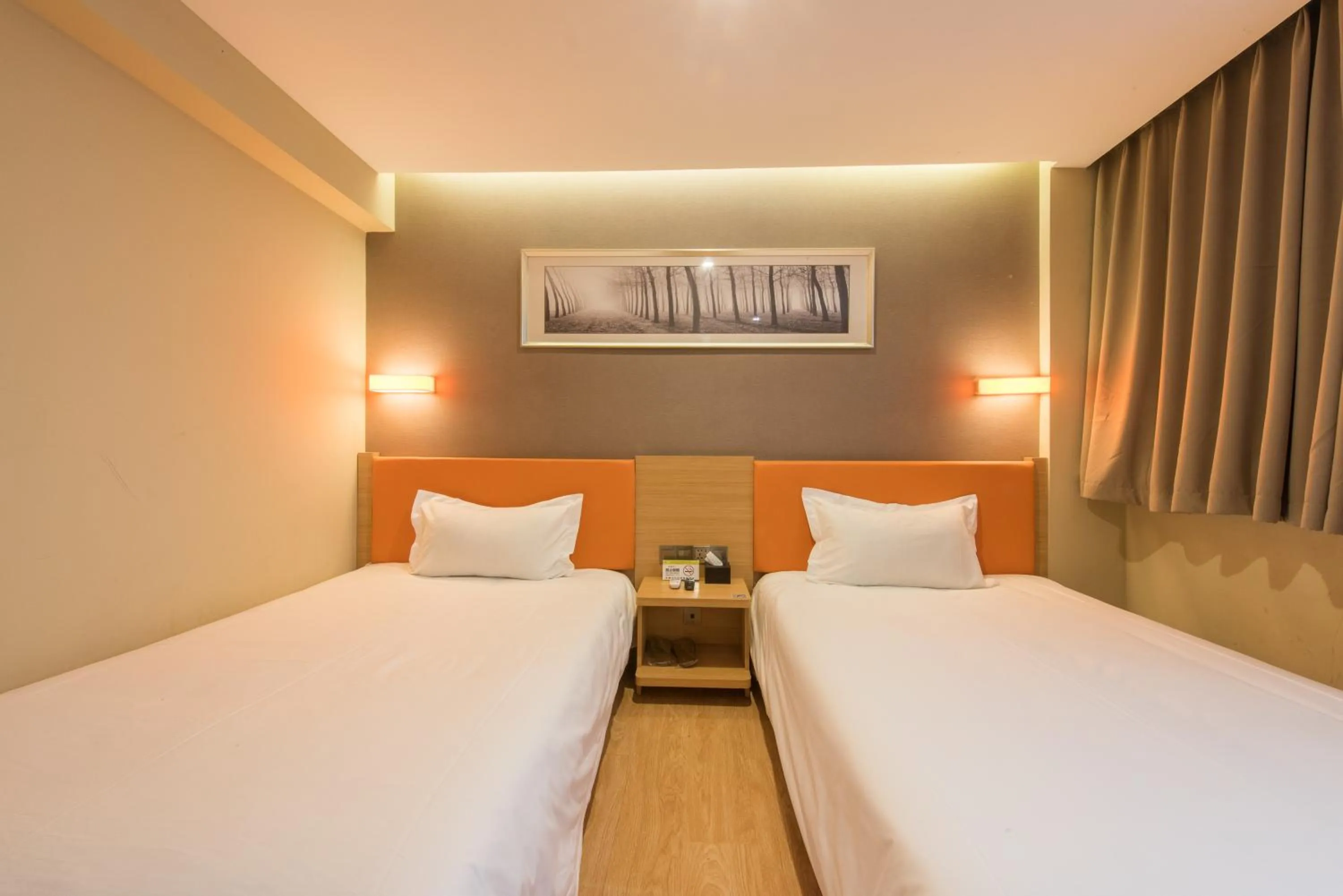 Bed in IU Hotel Beijing West Coach Station Liuliqiao East Metro Station