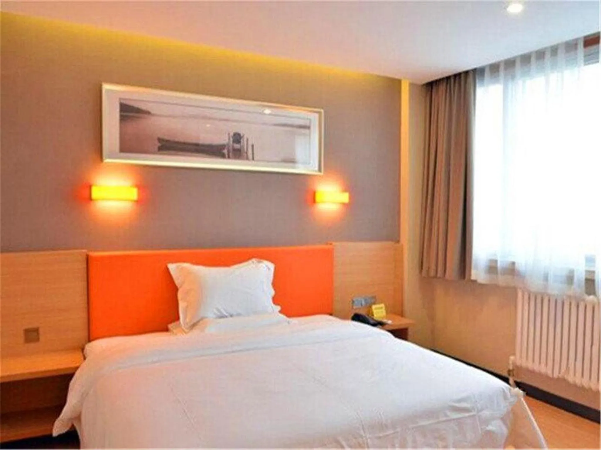 Bed in IU Hotel Beijing West Coach Station Liuliqiao East Metro Station