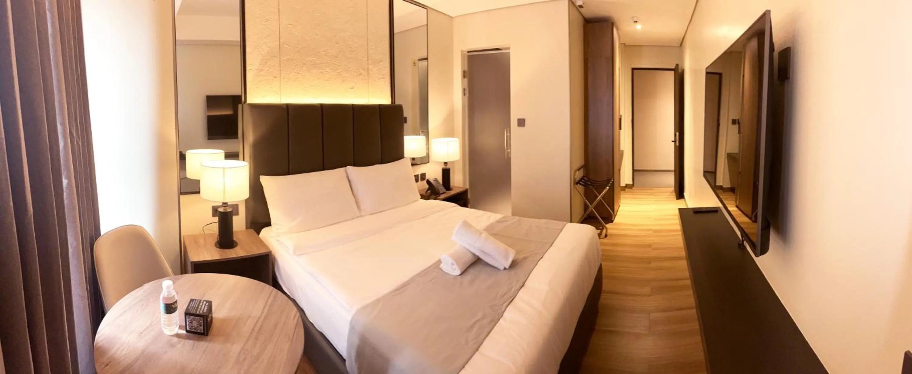 Bedroom, Bed in Vibe Hotel Alabang