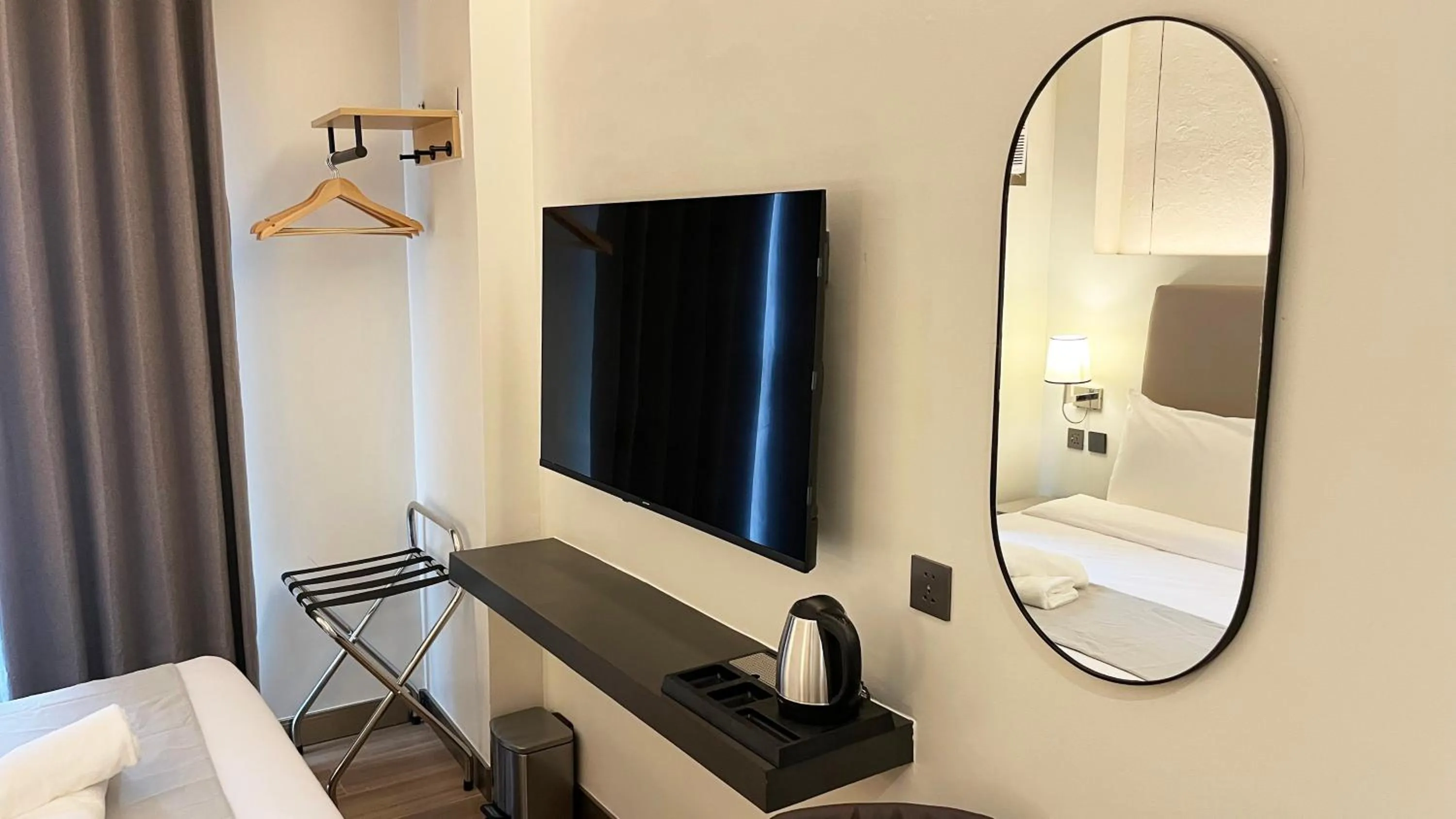 Bedroom, Bed in Vibe Hotel Alabang