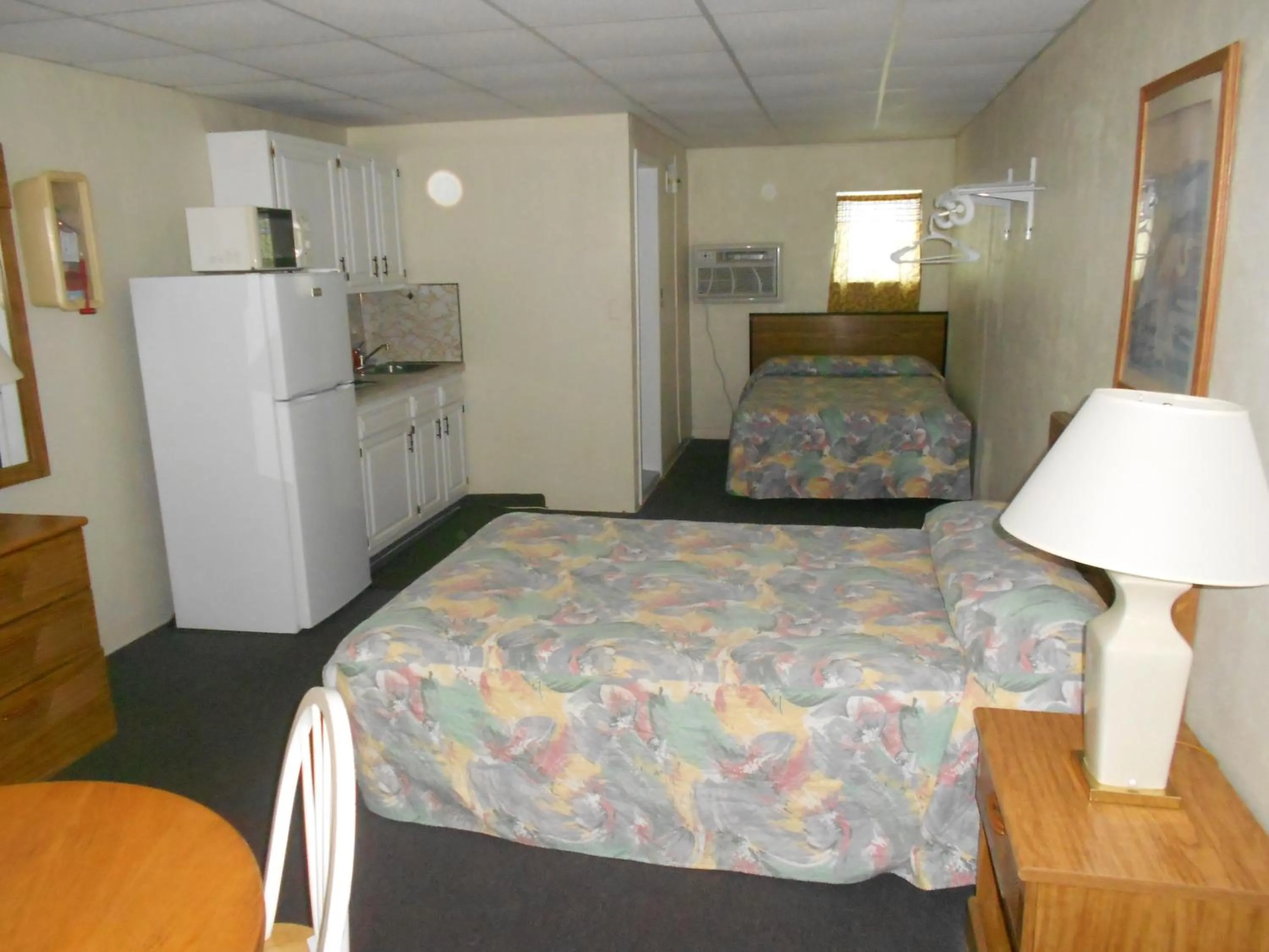 Photo of the whole room in Viking Motel