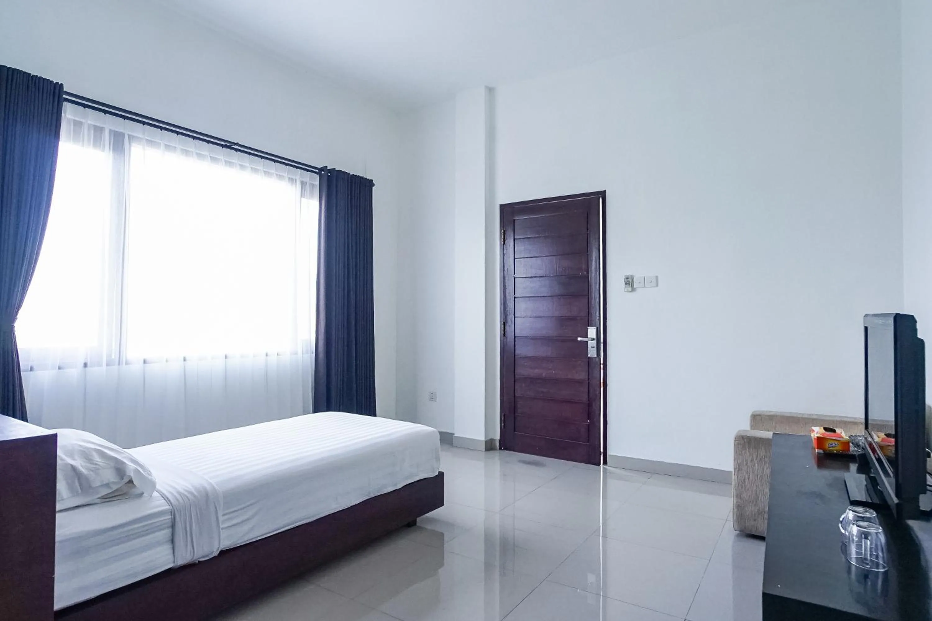 Communal lounge/ TV room, Bed in Prima Inn