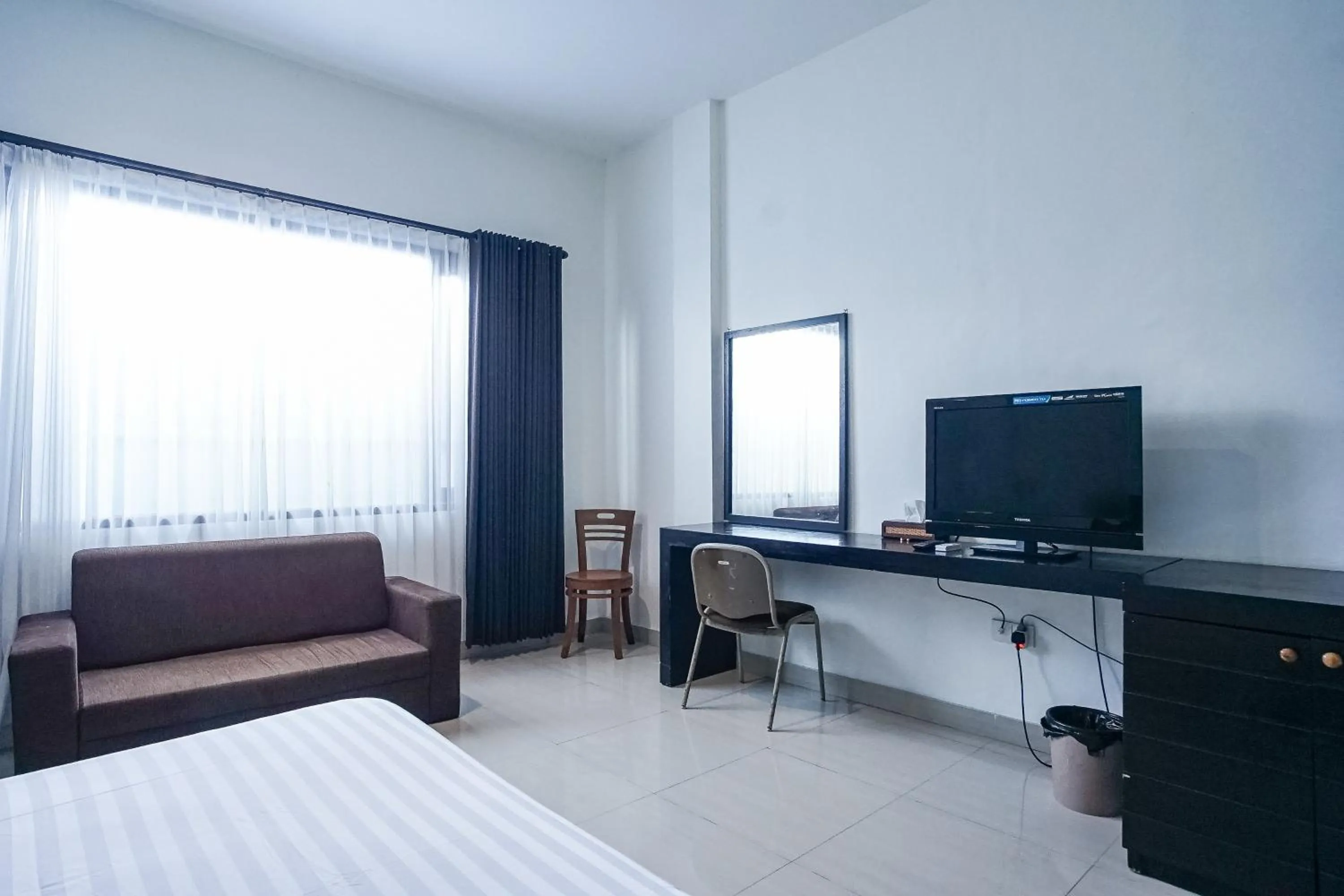 Communal lounge/ TV room, Bed in Prima Inn