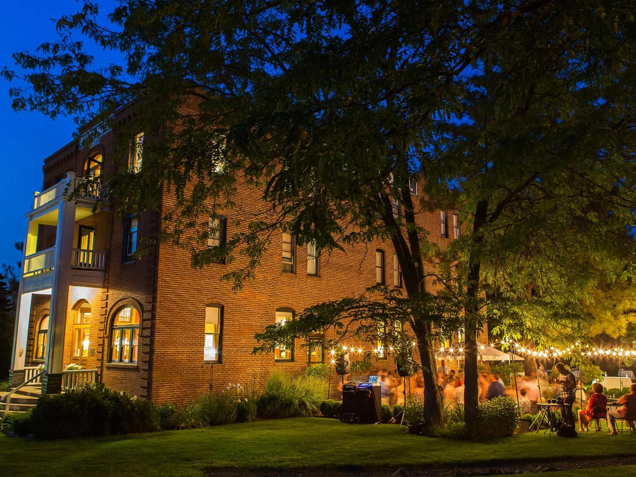 Facade/entrance in Balch Hotel