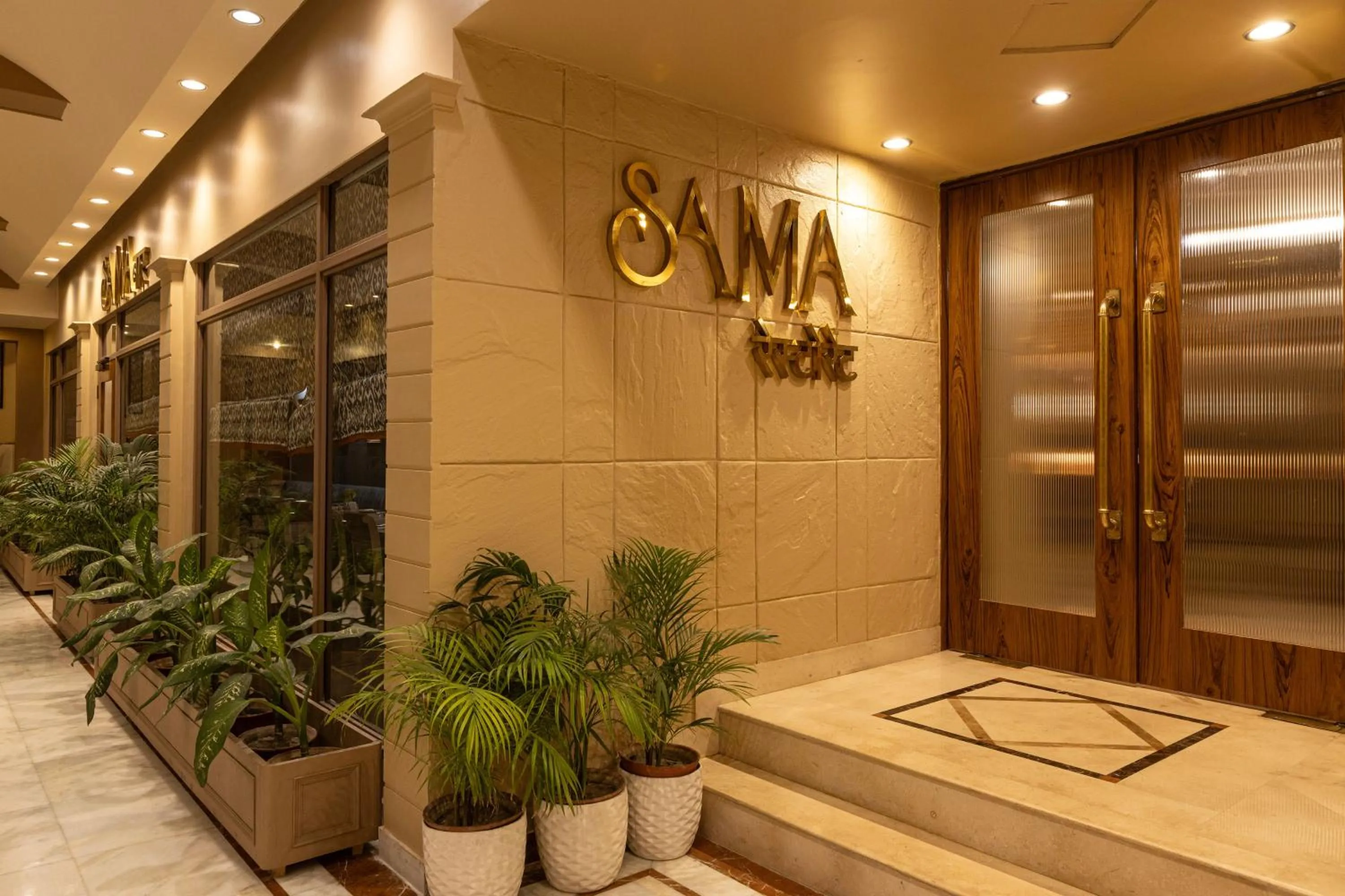 Restaurant/places to eat in Hotel Kamal Palace