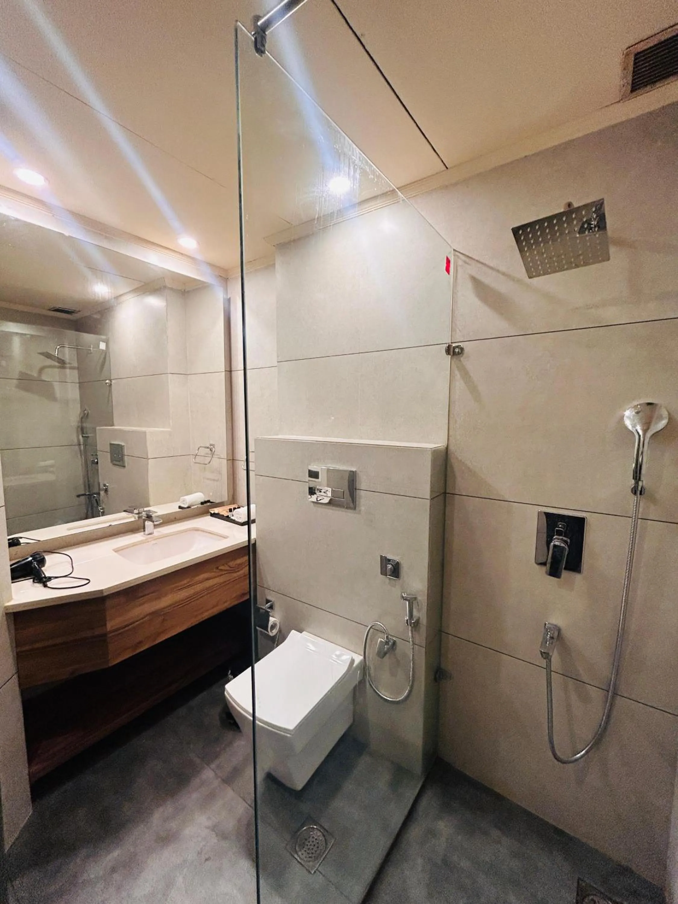 Shower in Hotel Kamal Palace