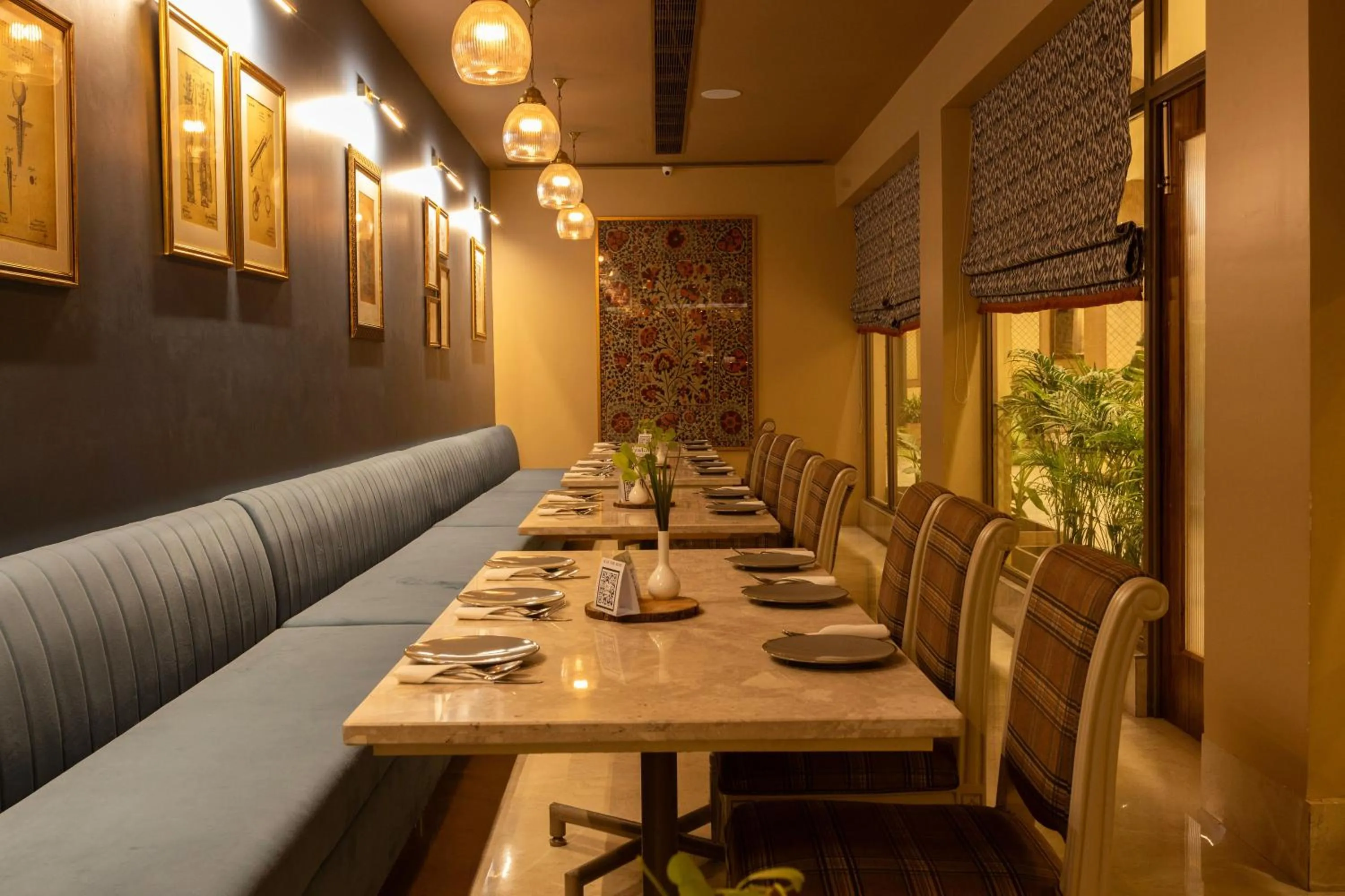 Restaurant/places to eat in Hotel Kamal Palace