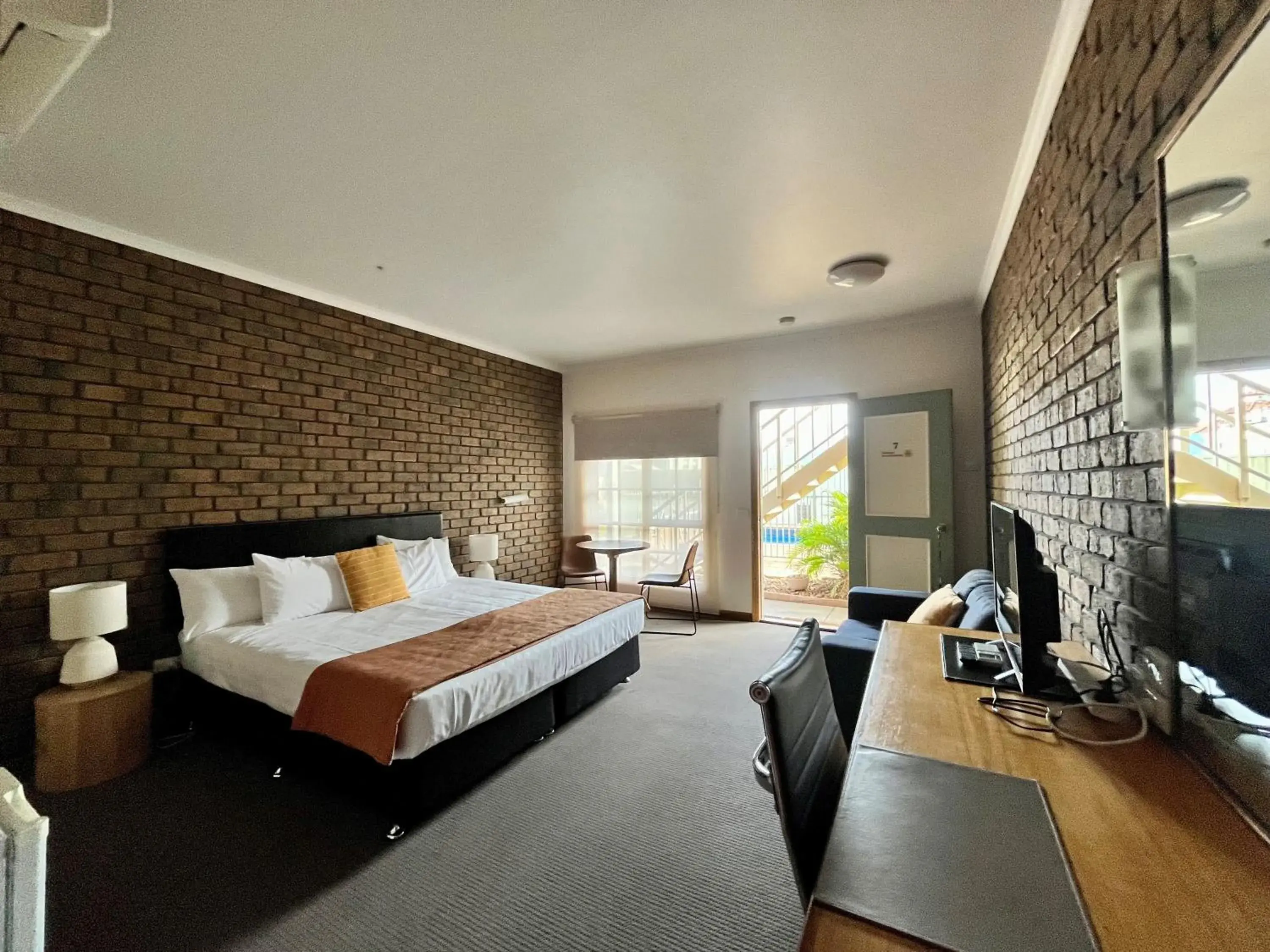 Superior King Room in City Colonial Motor Inn Superior King Room in City Colonial Motor Inn