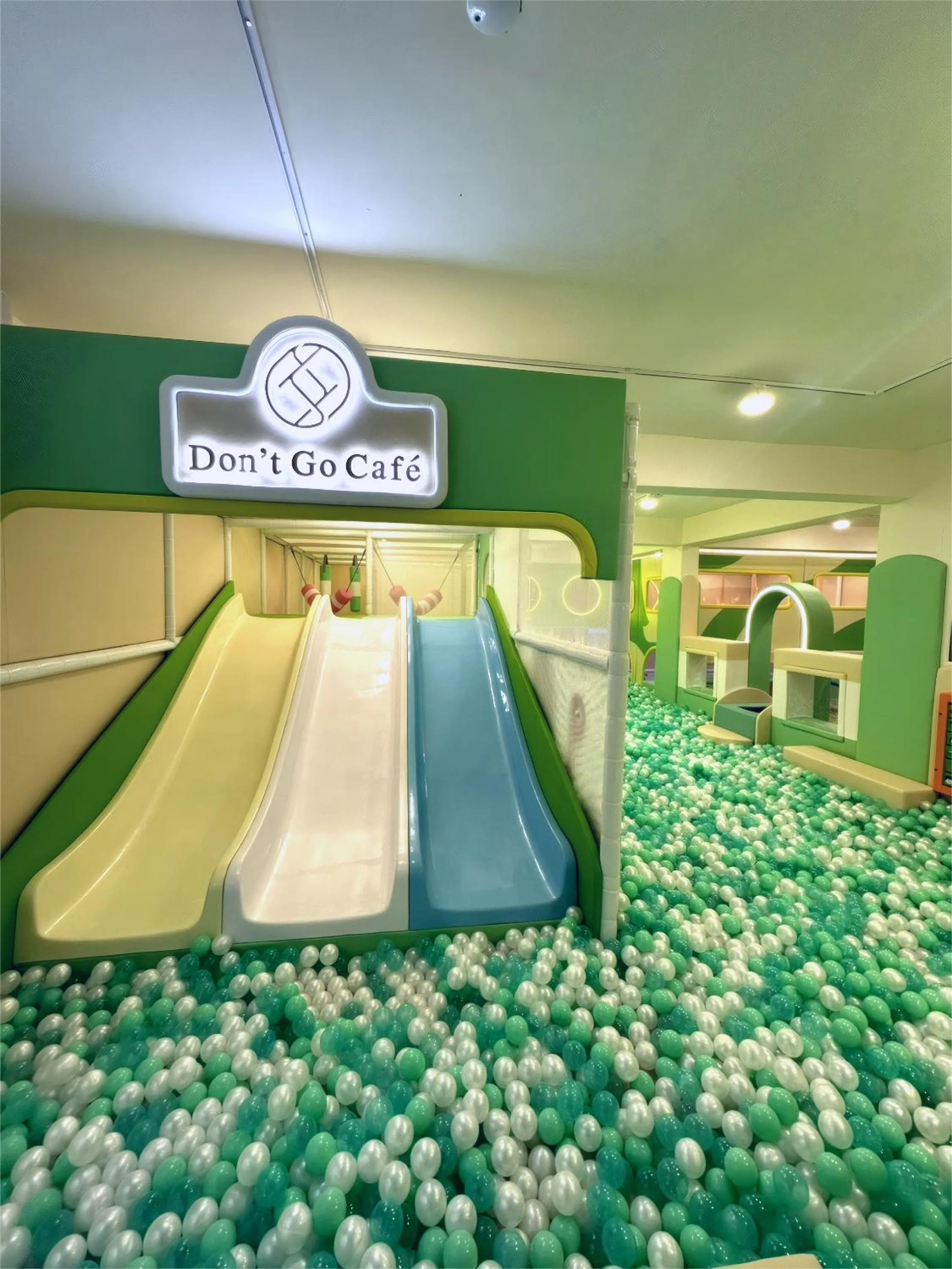 Children play ground in 貓頭鷹城堡-停車方便