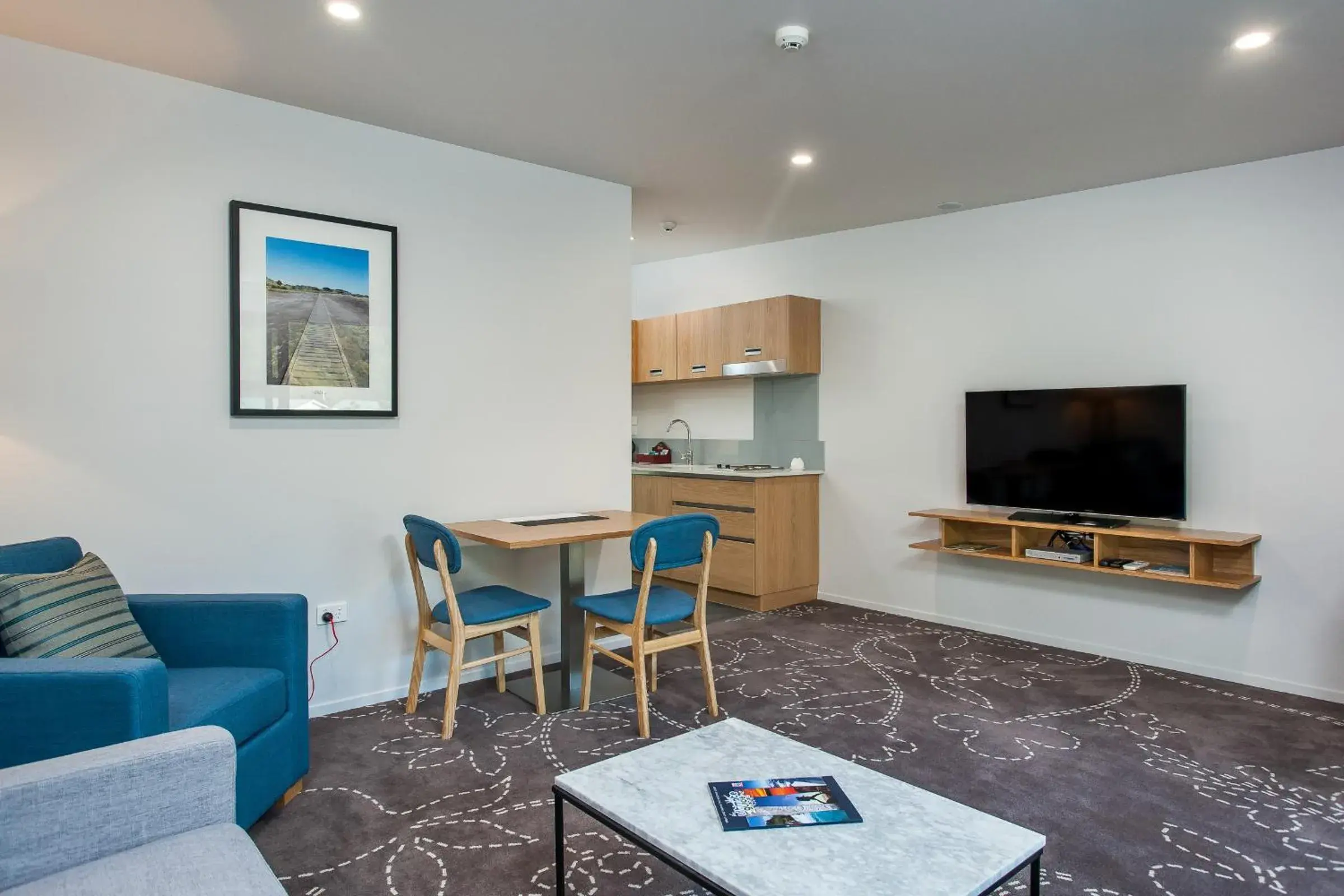 One-Bedroom Deluxe Suite with Spa Bath in One88 on Commerce One-Bedroom Deluxe Suite with Spa Bath in One88 on Commerce